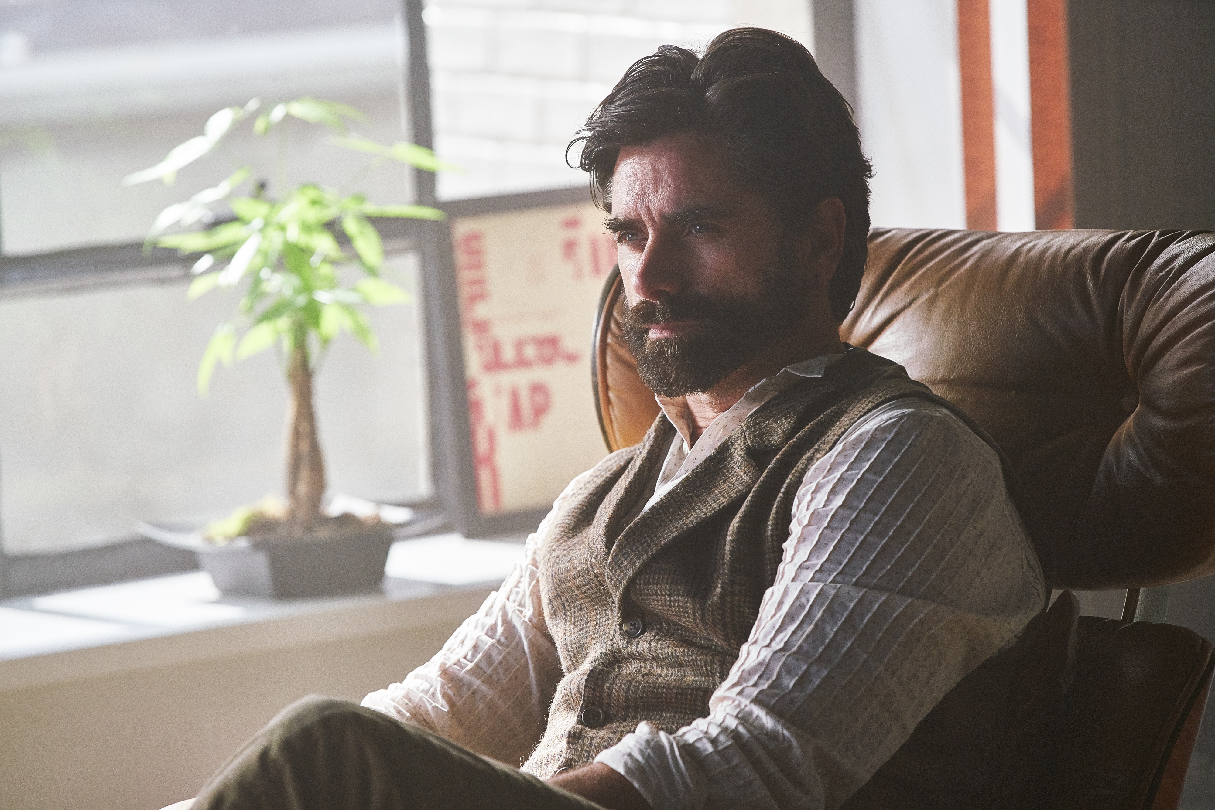 Man in Vest and Shirt in Room 4K HD Wallpaper