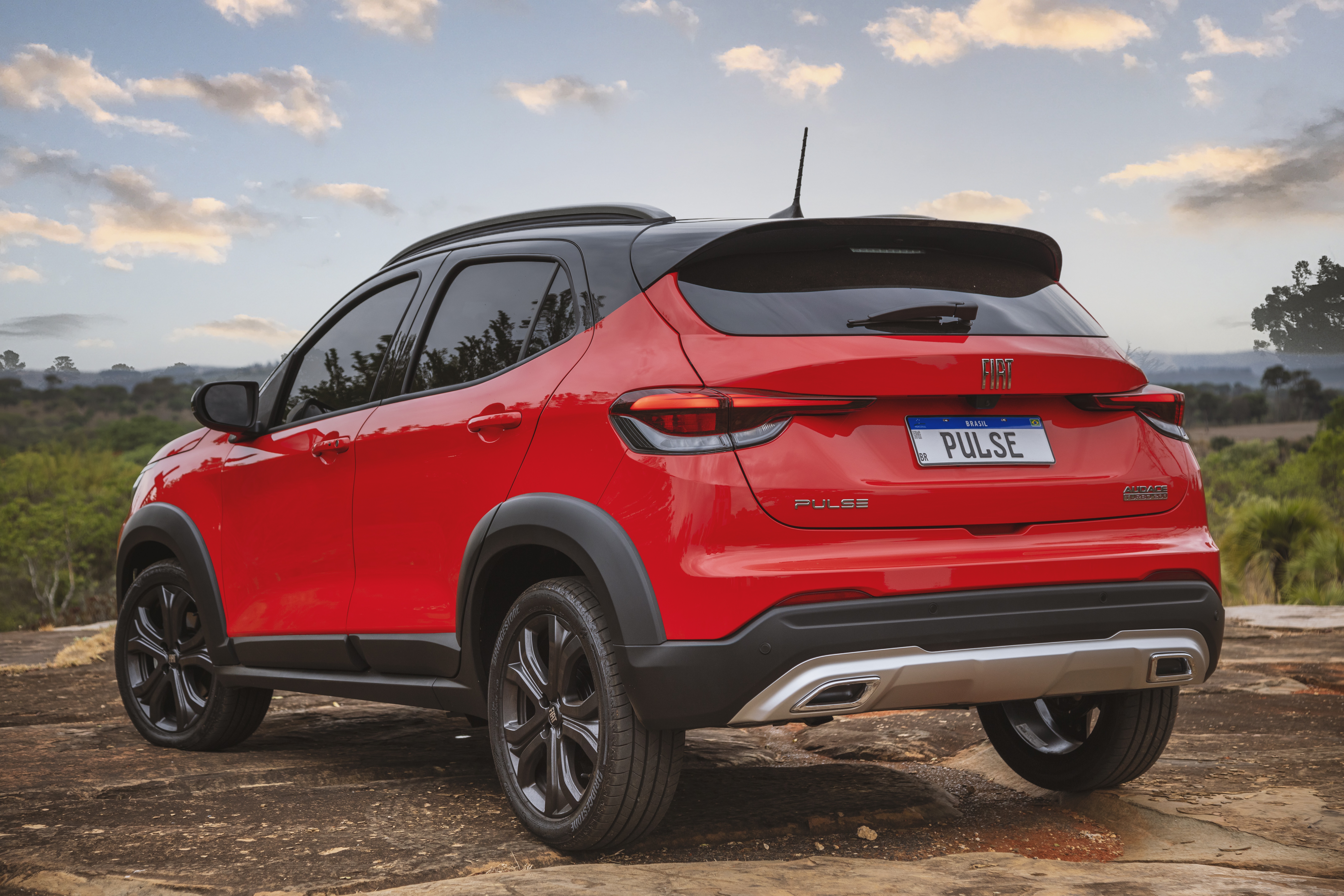 Red Fiat Pulse Audace Turbo SUV rear view HD Wallpaper