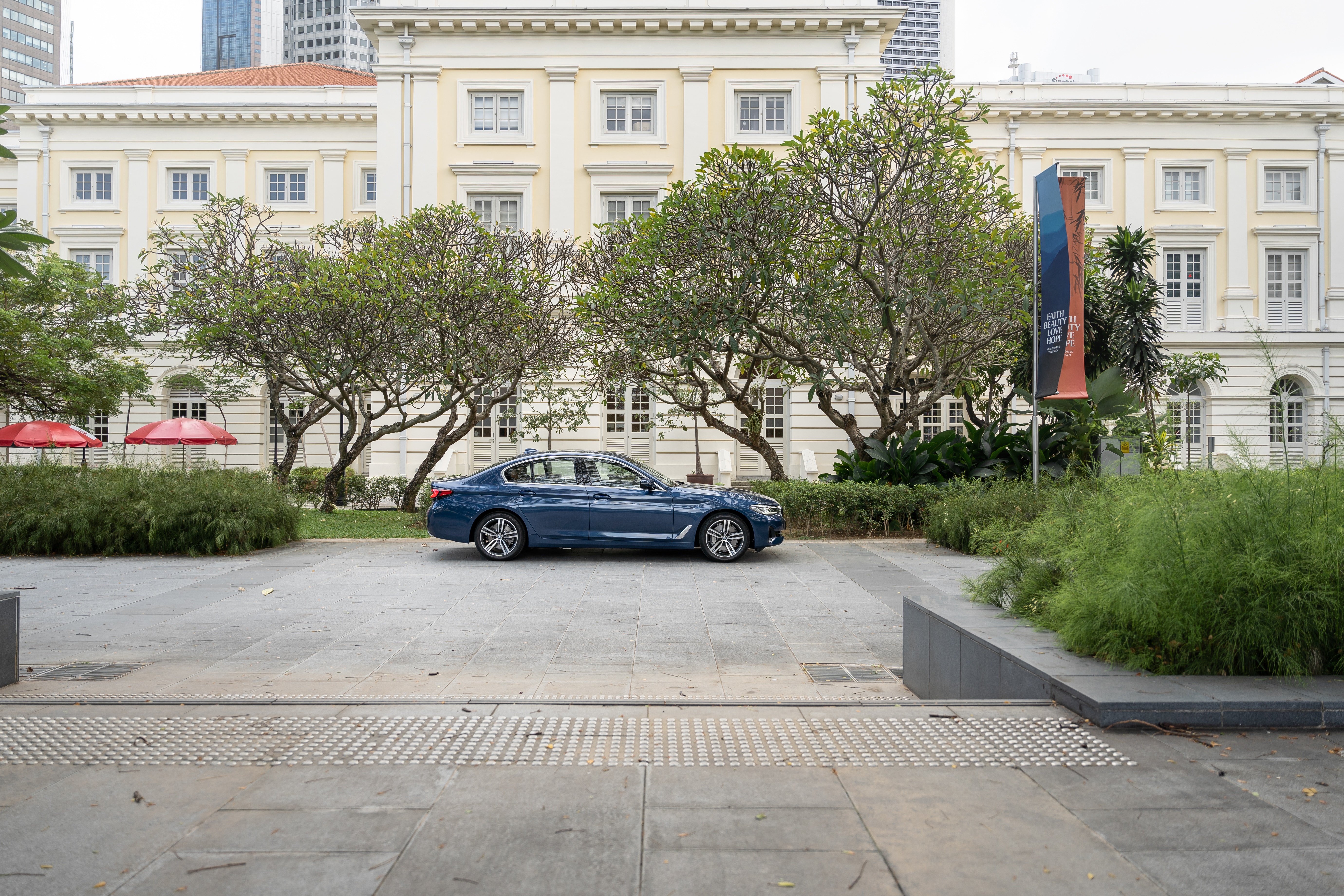 BMW 530e Luxury Line 4K HD Wallpaper