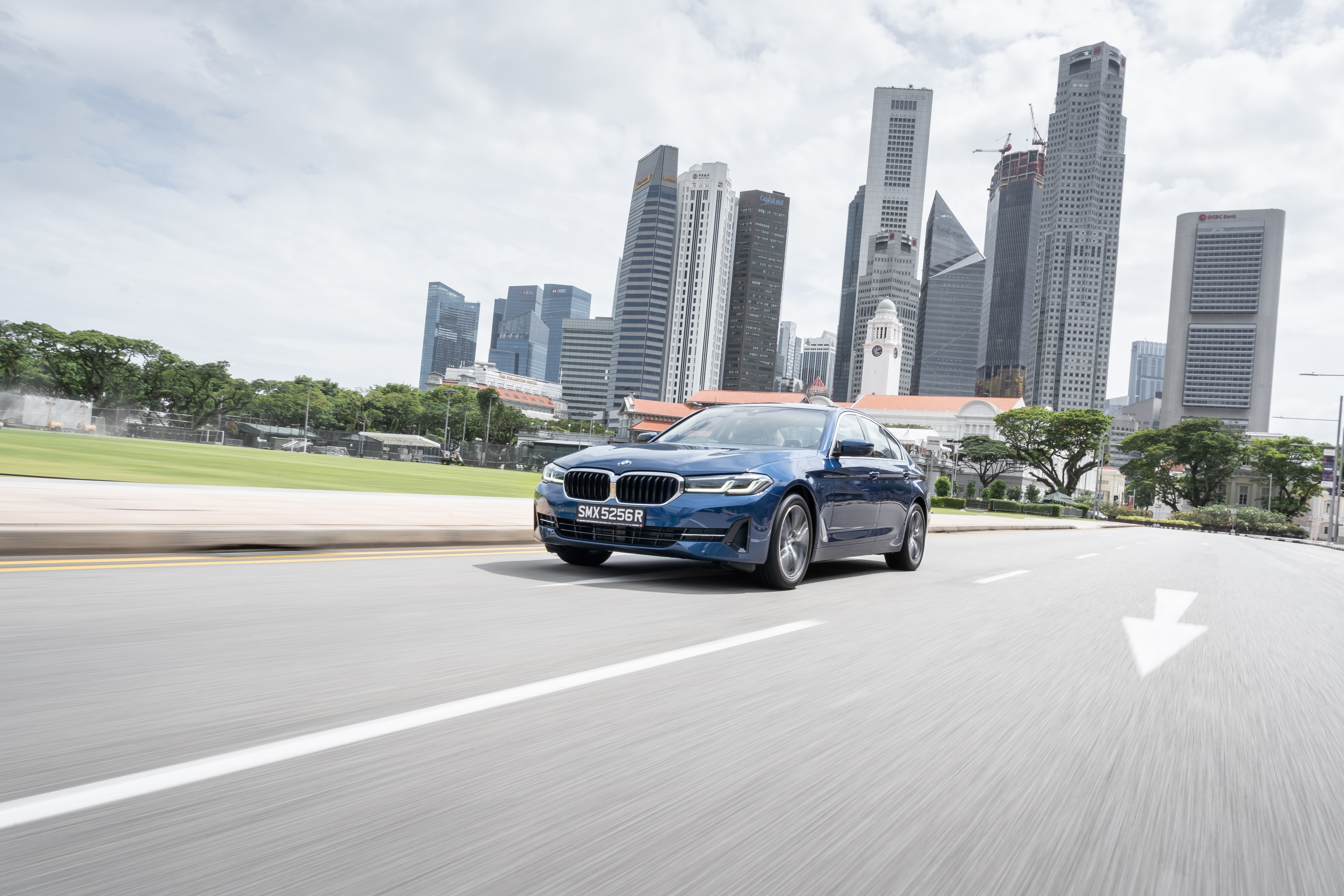 Blue BMW 5 Series 530e Luxury Line driving in city HD Wallpaper