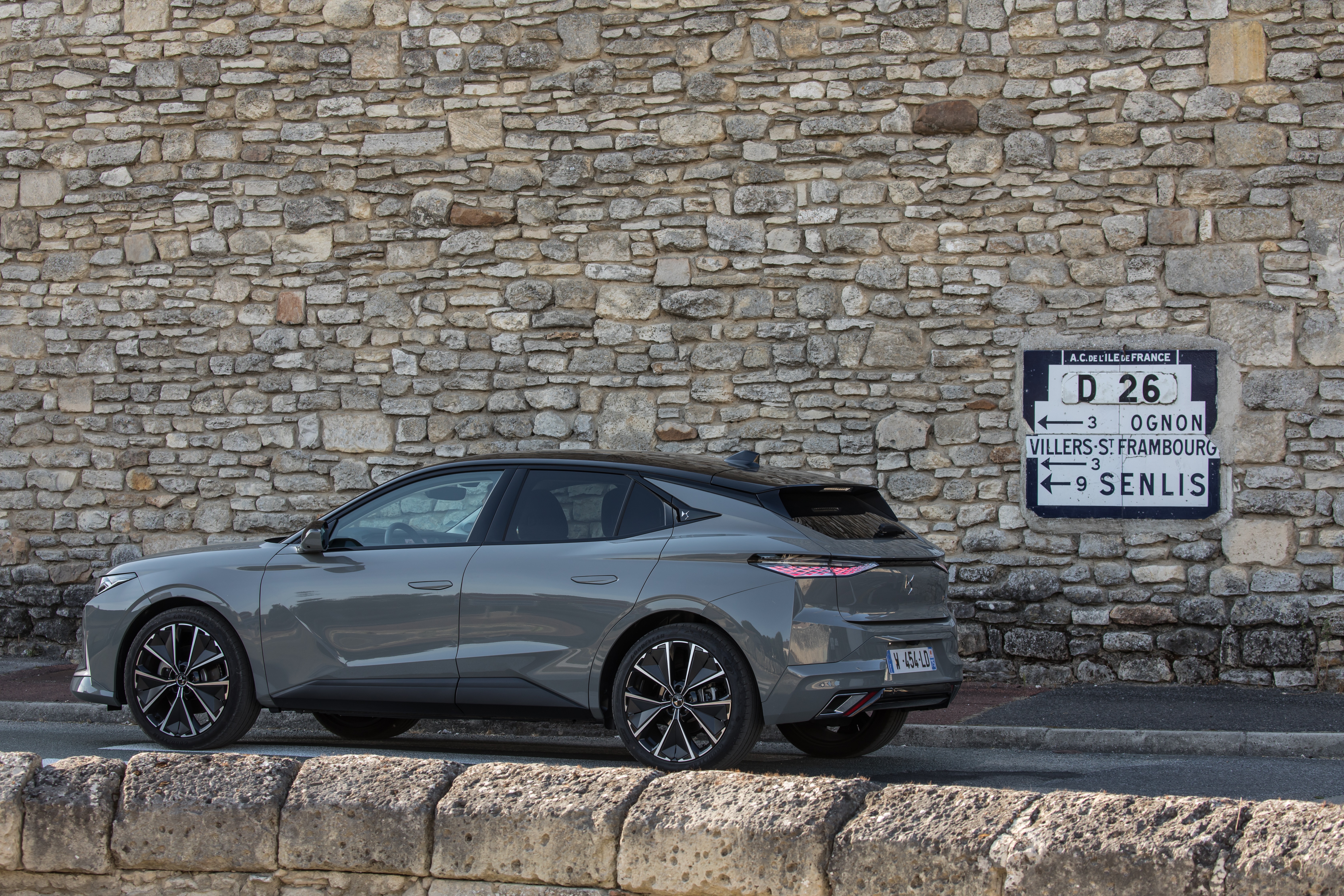 DS 4 Performance Line car parked by stone wall HD Wallpaper