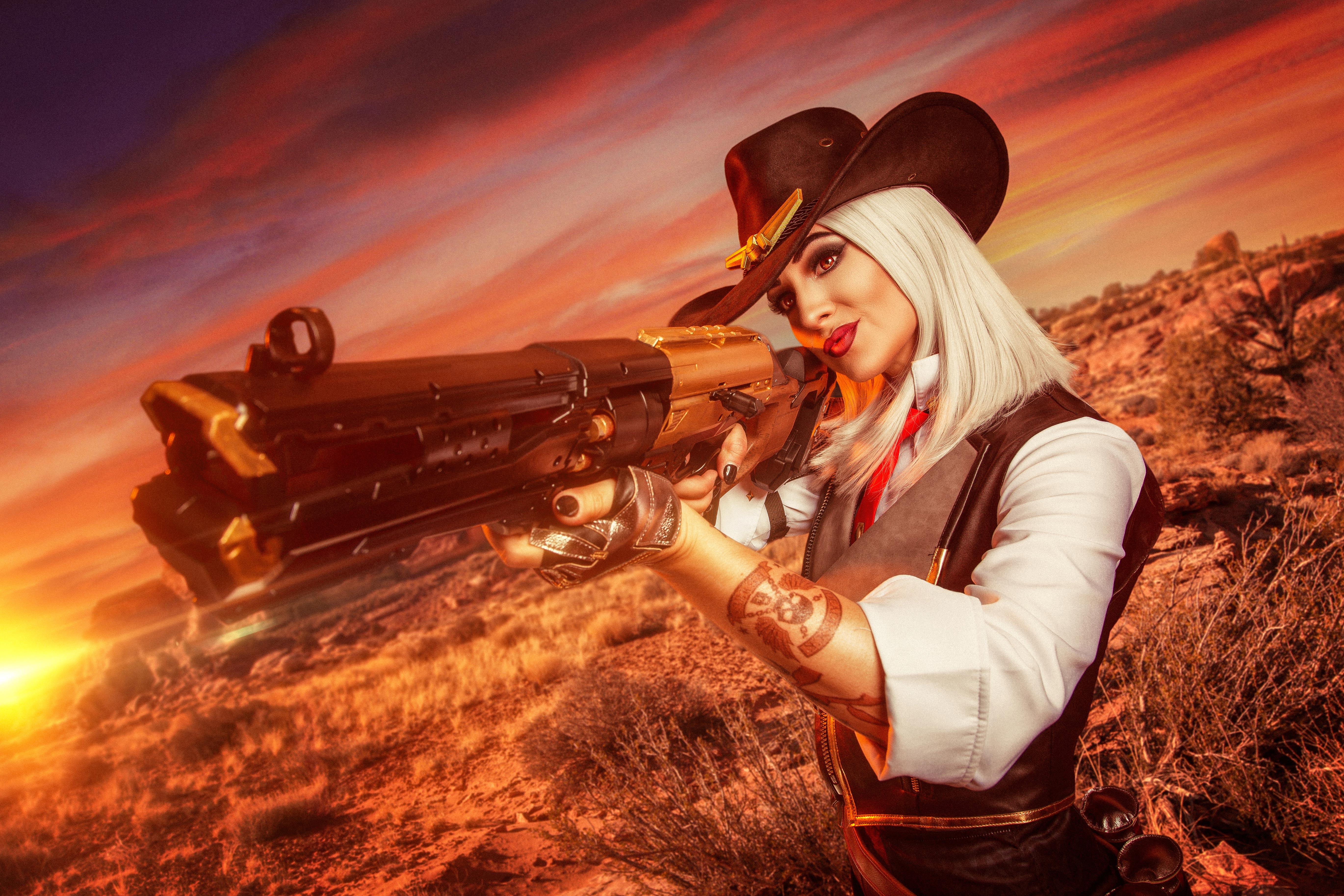 Ashe from Overwatch with a rifle in a desert HD Wallpaper