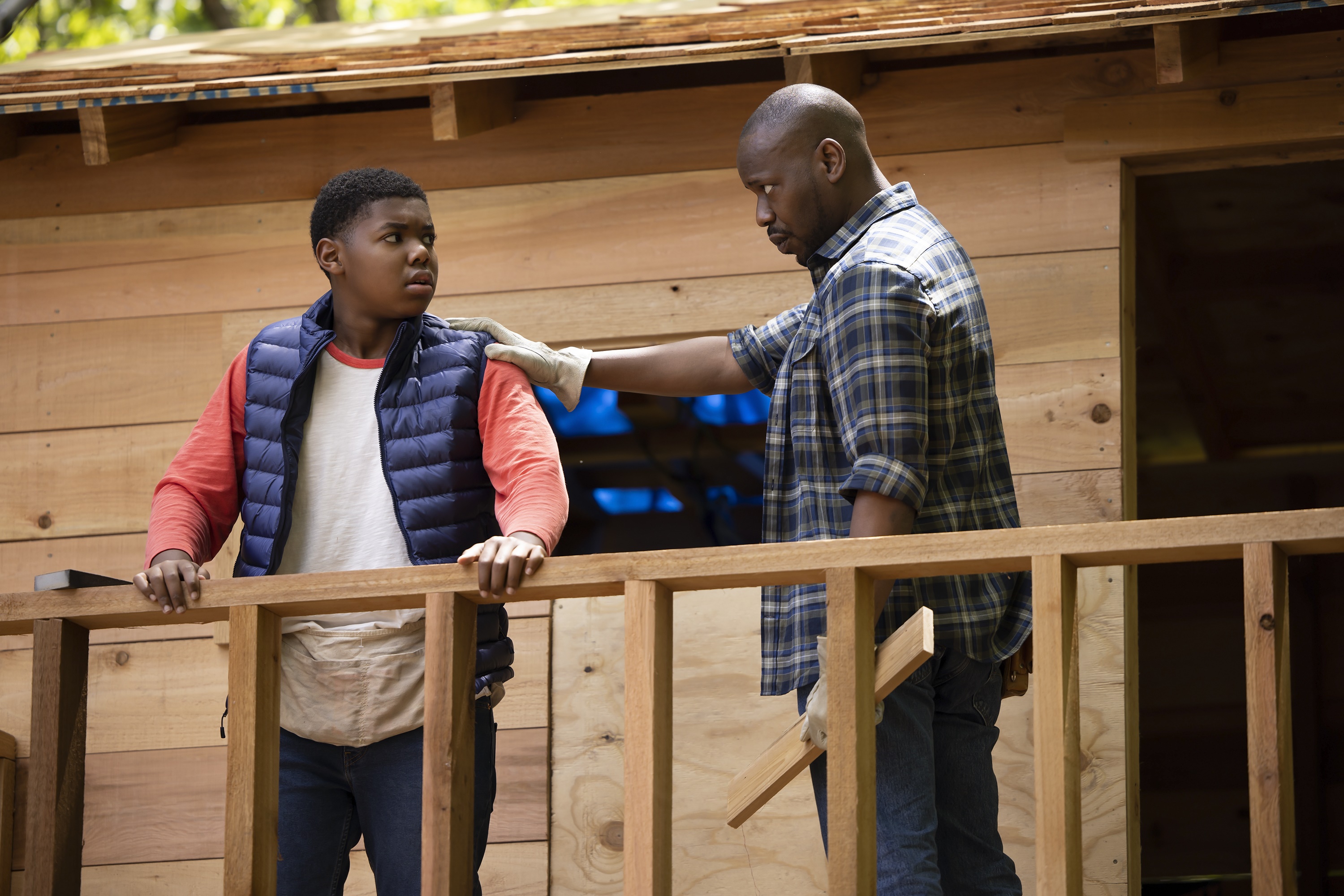 Cedric Joe and Malcolm Barrett on a treehouse HD Wallpaper