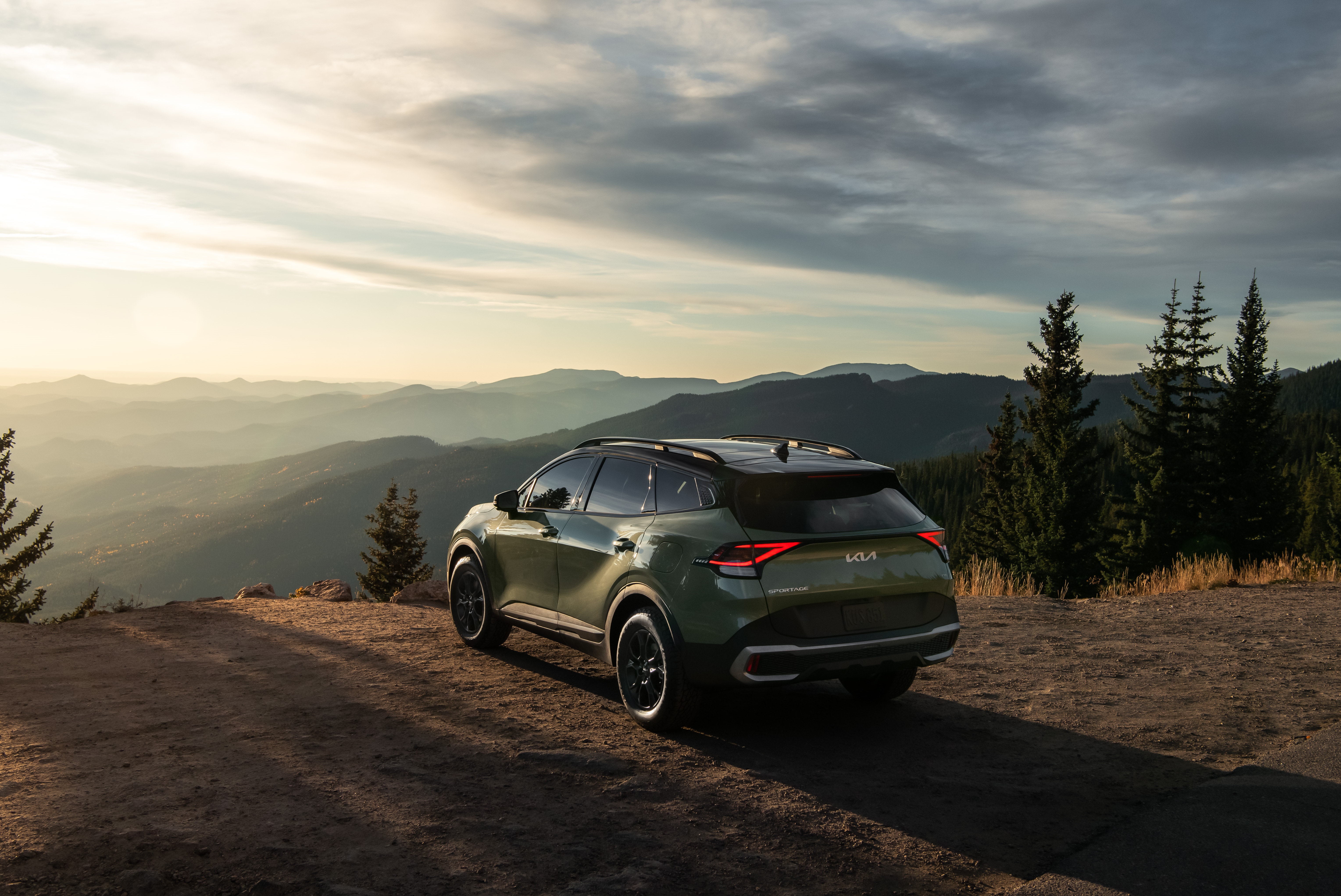 Green Kia Sportage X-Pro 4K SUV on mountain overlook HD Wallpaper