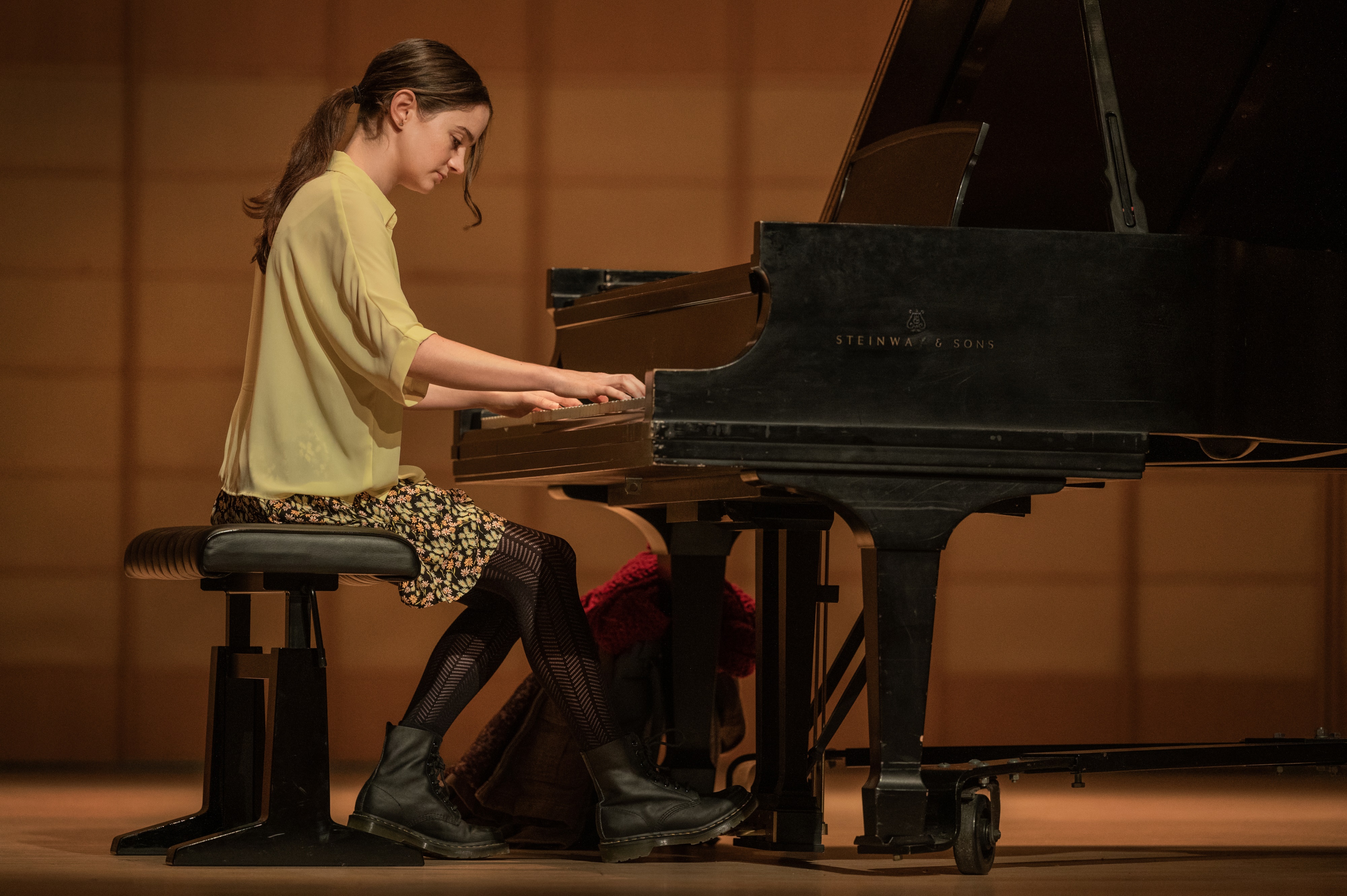 Emma Nelson playing piano HD Wallpaper