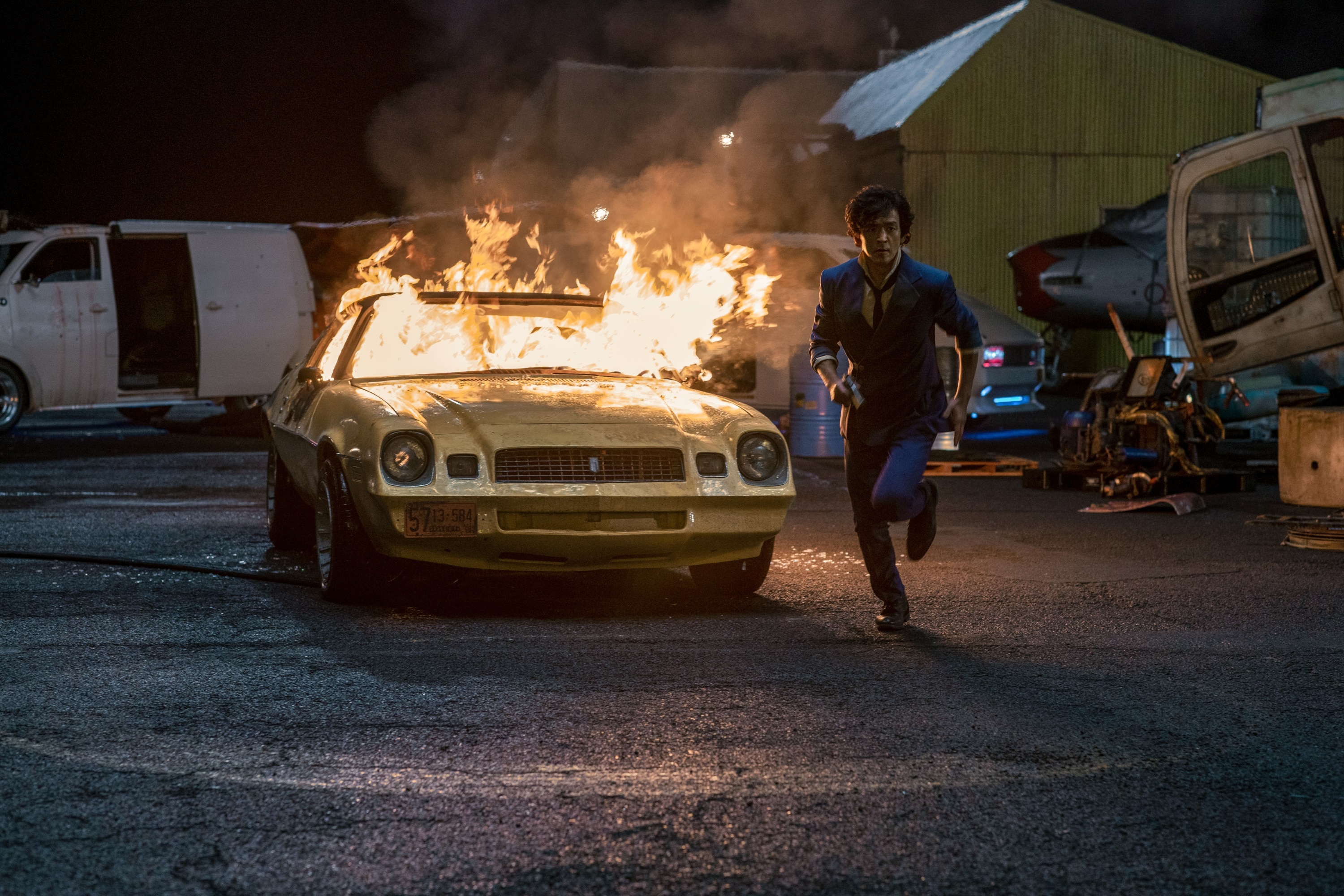 Spike Spiegel from Cowboy Bebop running from burning car HD Wallpaper