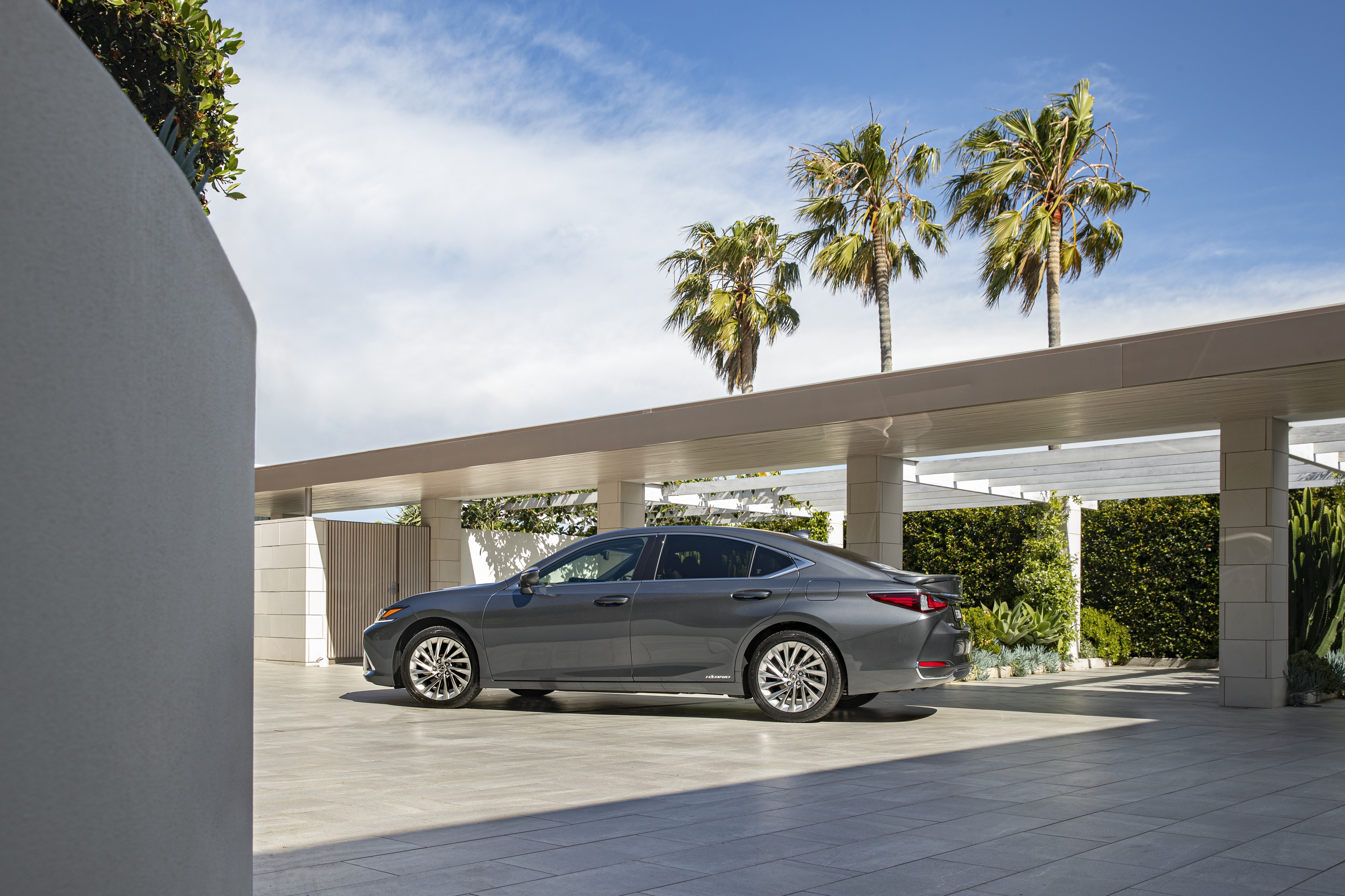 Lexus ES 300H HD Wallpaper