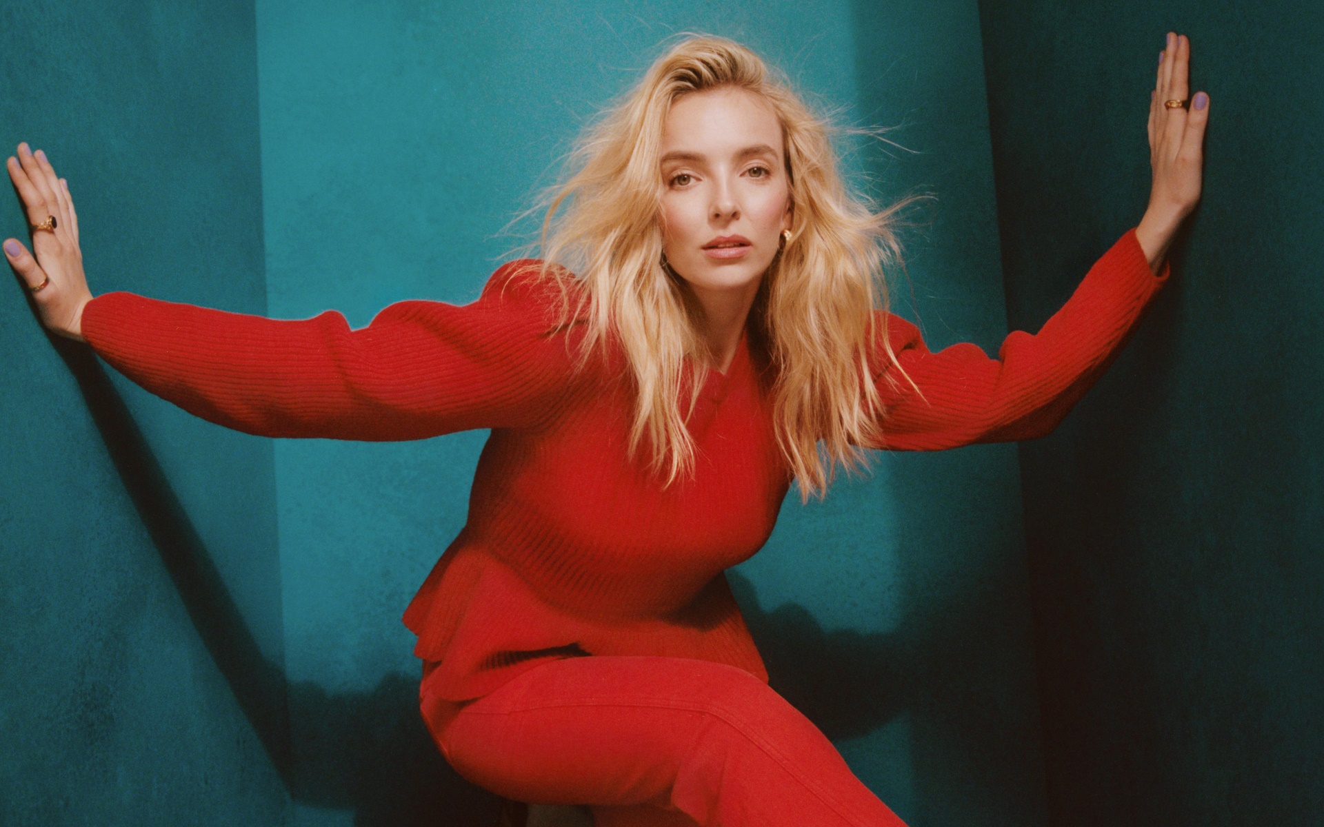 Jodie Comer in red outfit HD Wallpaper