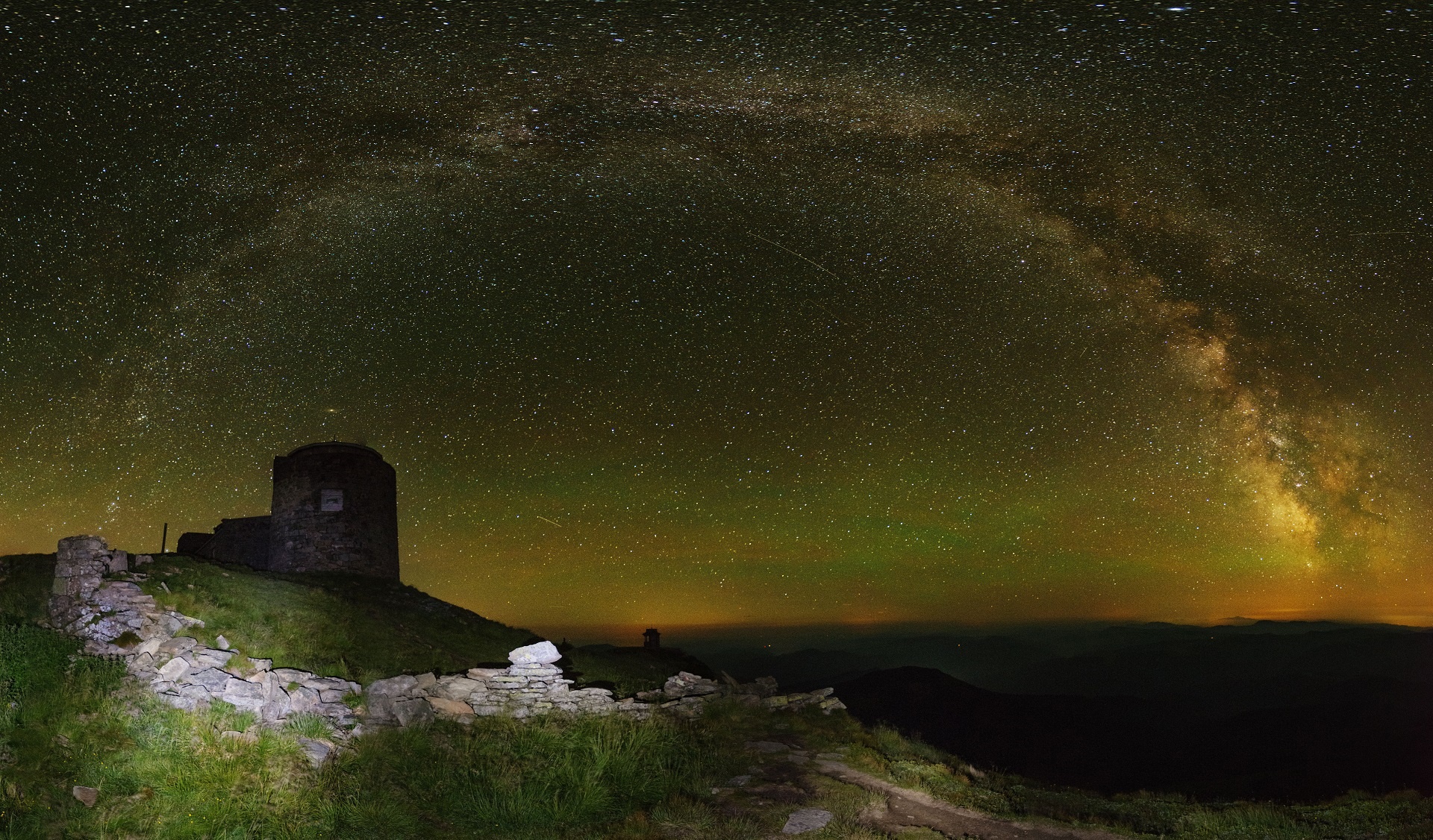 Observatory under the Milky Way and Aurora HD Wallpaper