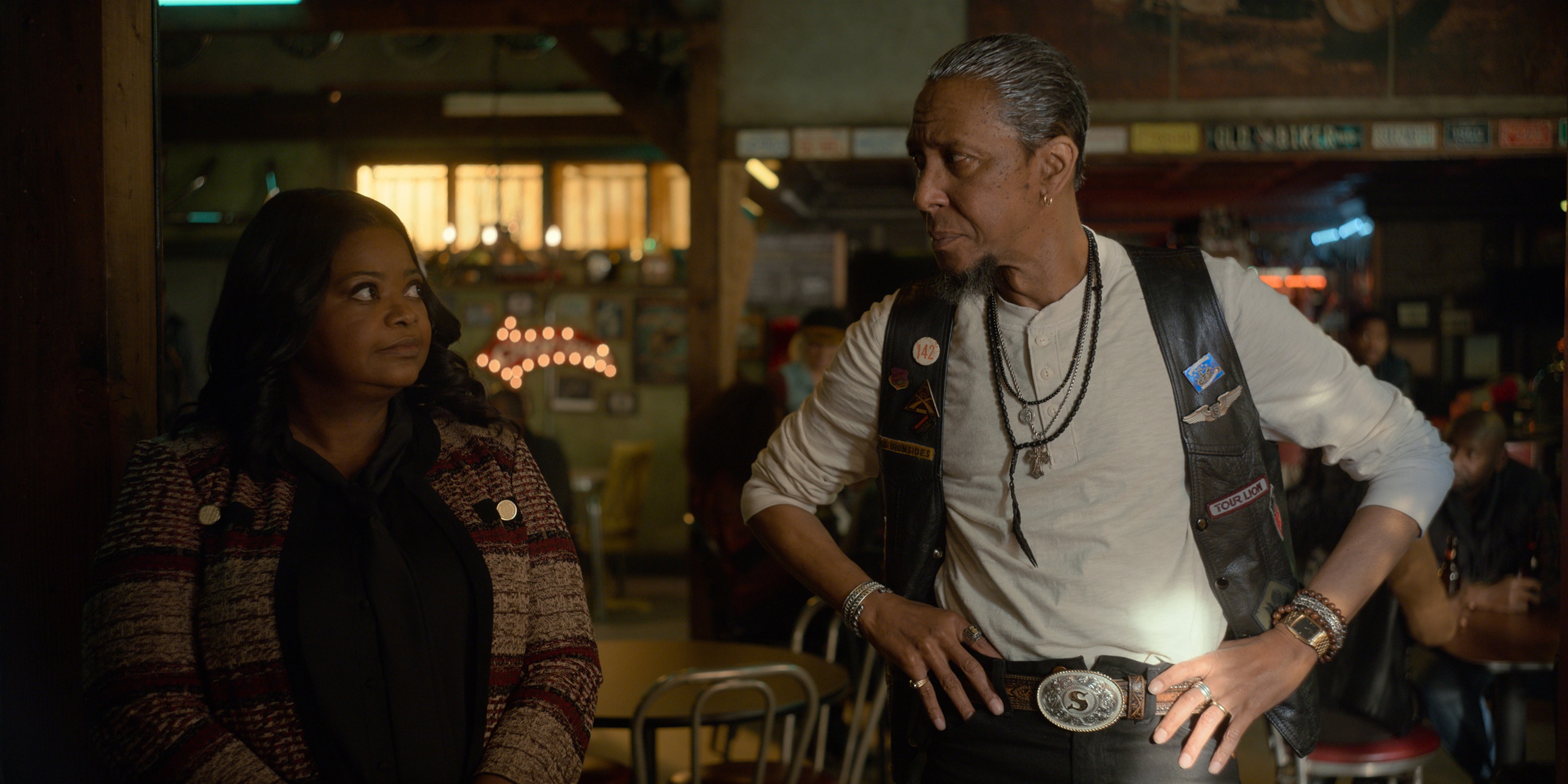 Octavia Spencer and Ron Cephas Jones in Truth Be Told HD Wallpaper