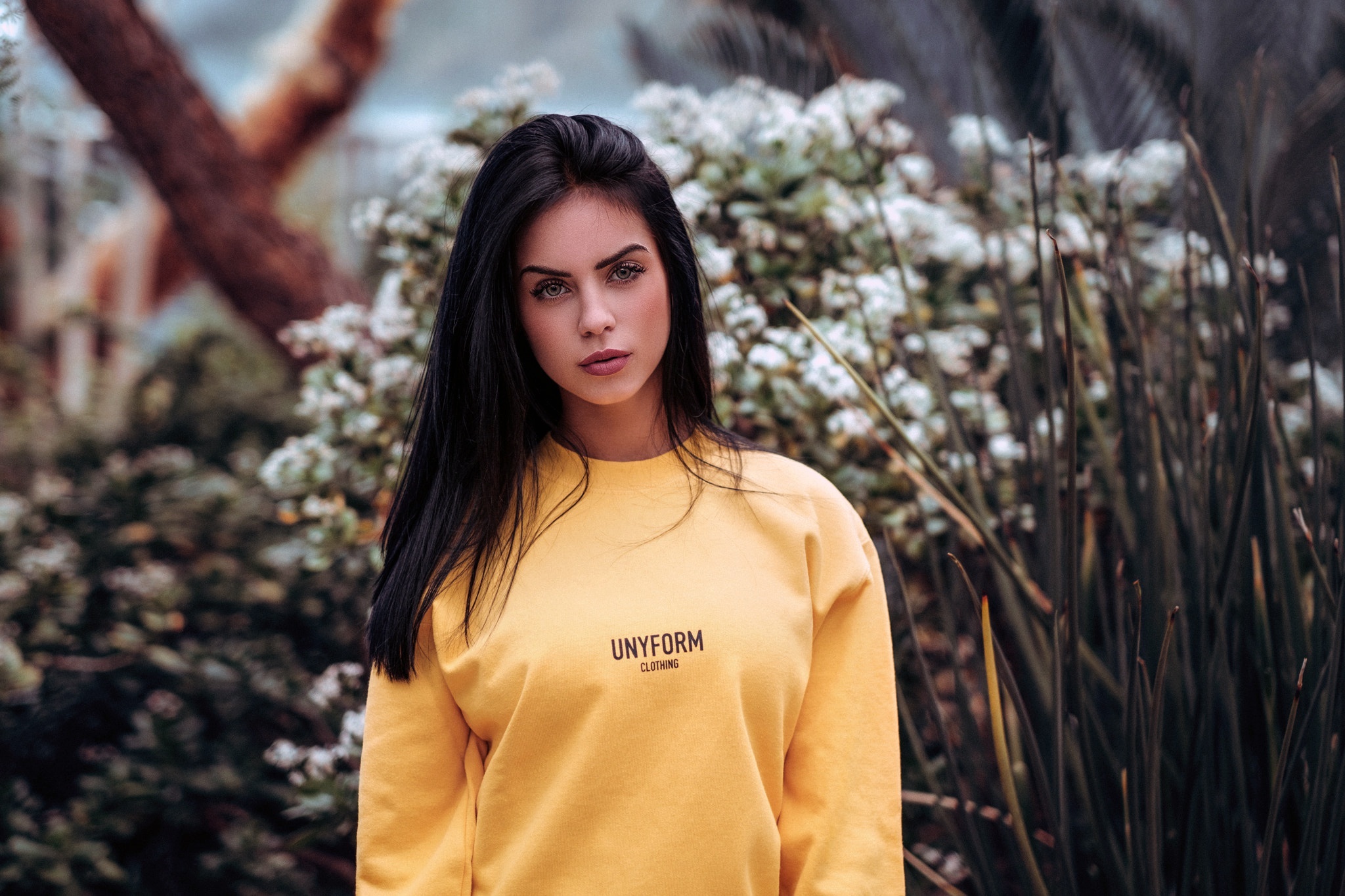 Marlen Valderrama Alvaréz in Yellow Unyform Clothing HD Wallpaper