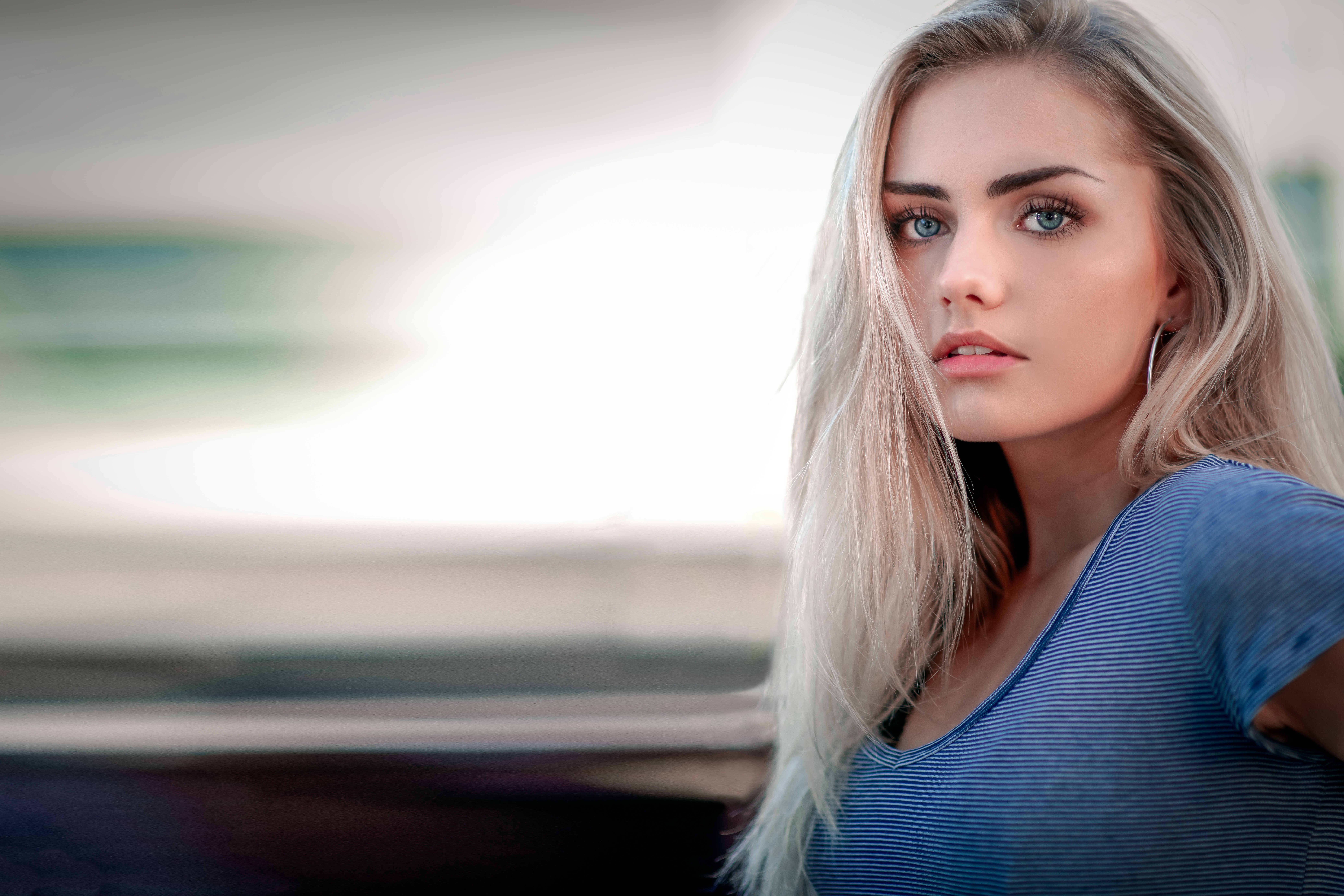 Woman with blonde hair and blue eyes HD Wallpaper