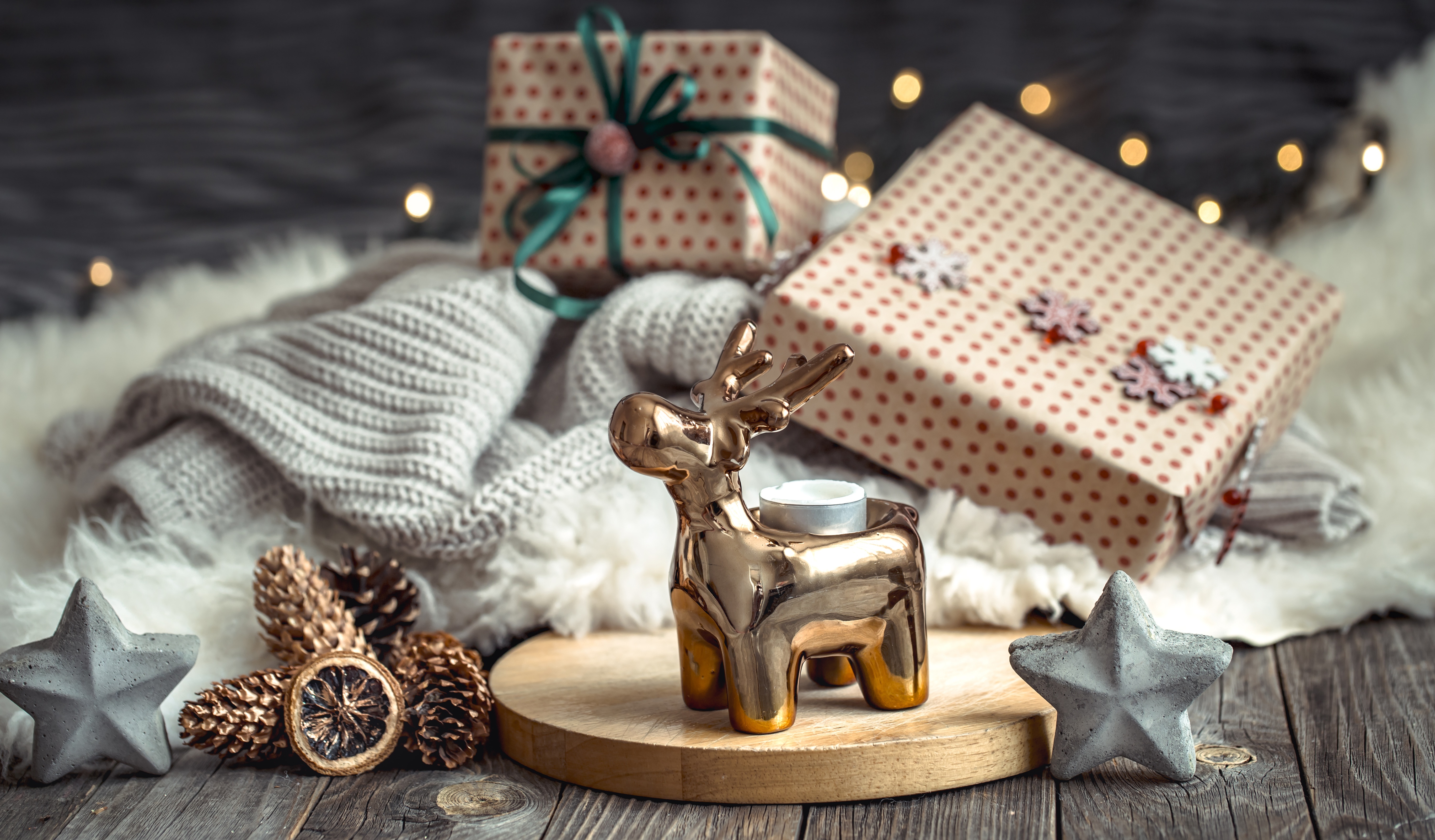Christmas gifts and decorations with reindeer candle holder HD Wallpaper