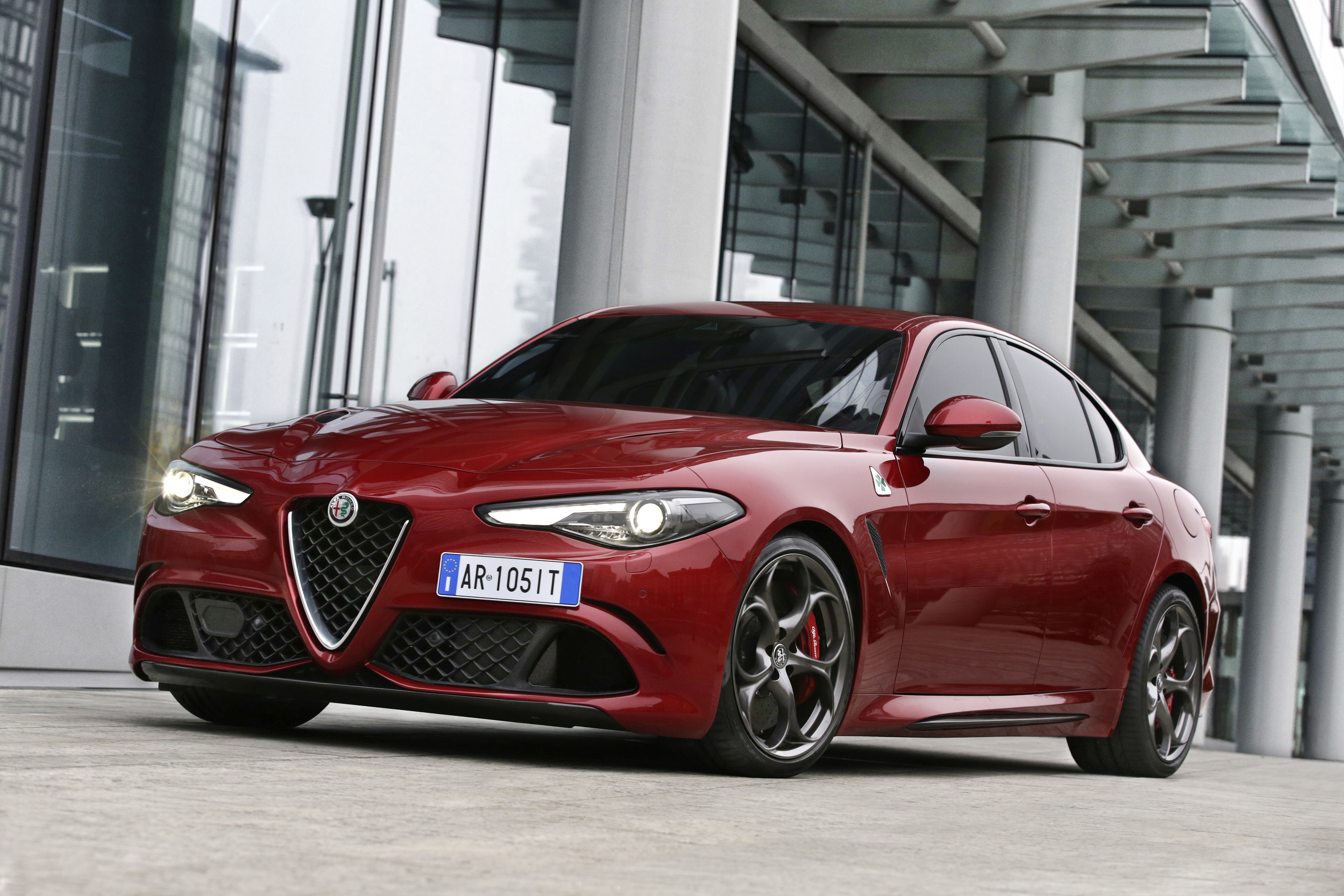 Alfa Romeo Giulia HD Wallpaper