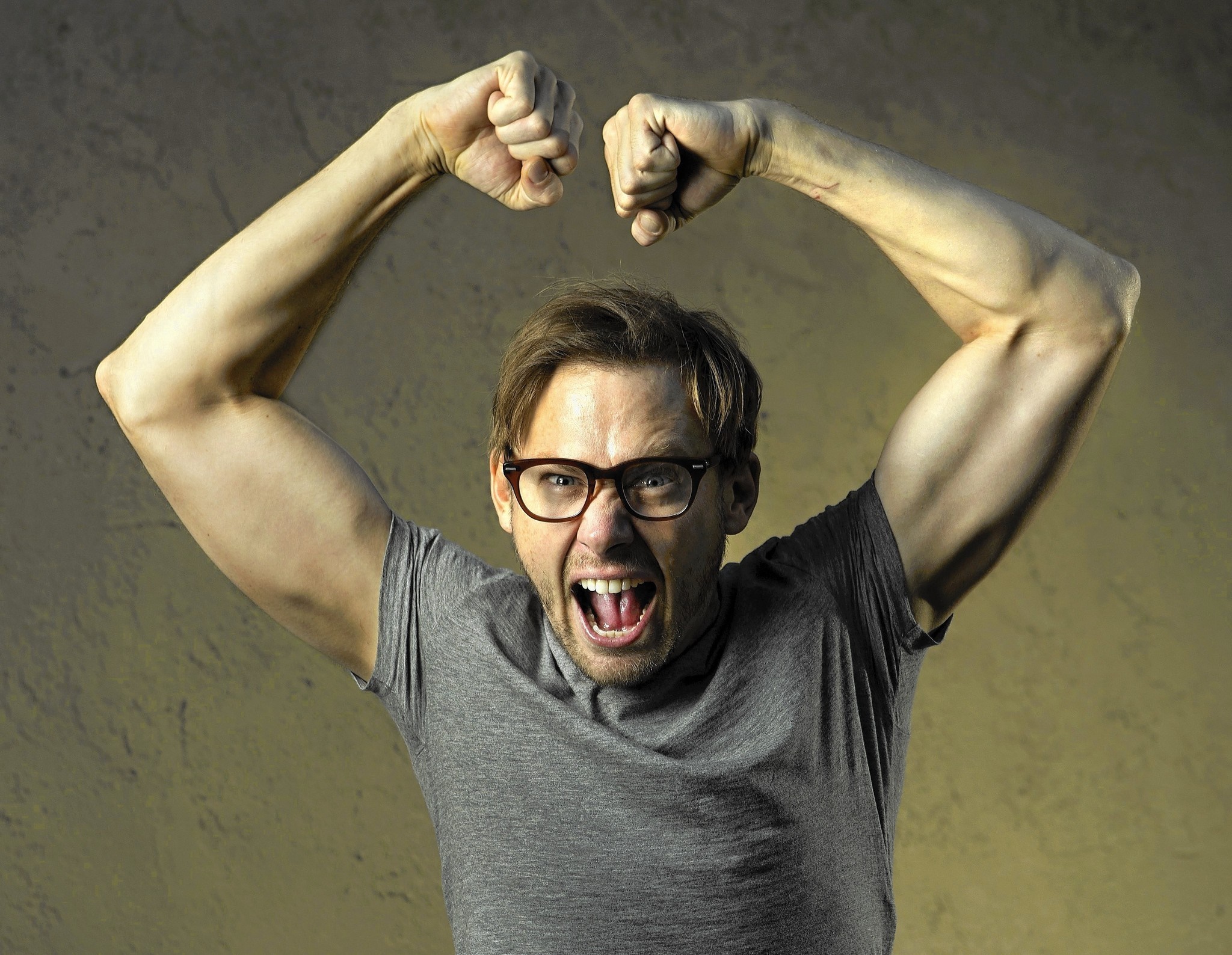 Jimmi Simpson flexing his muscles HD Wallpaper