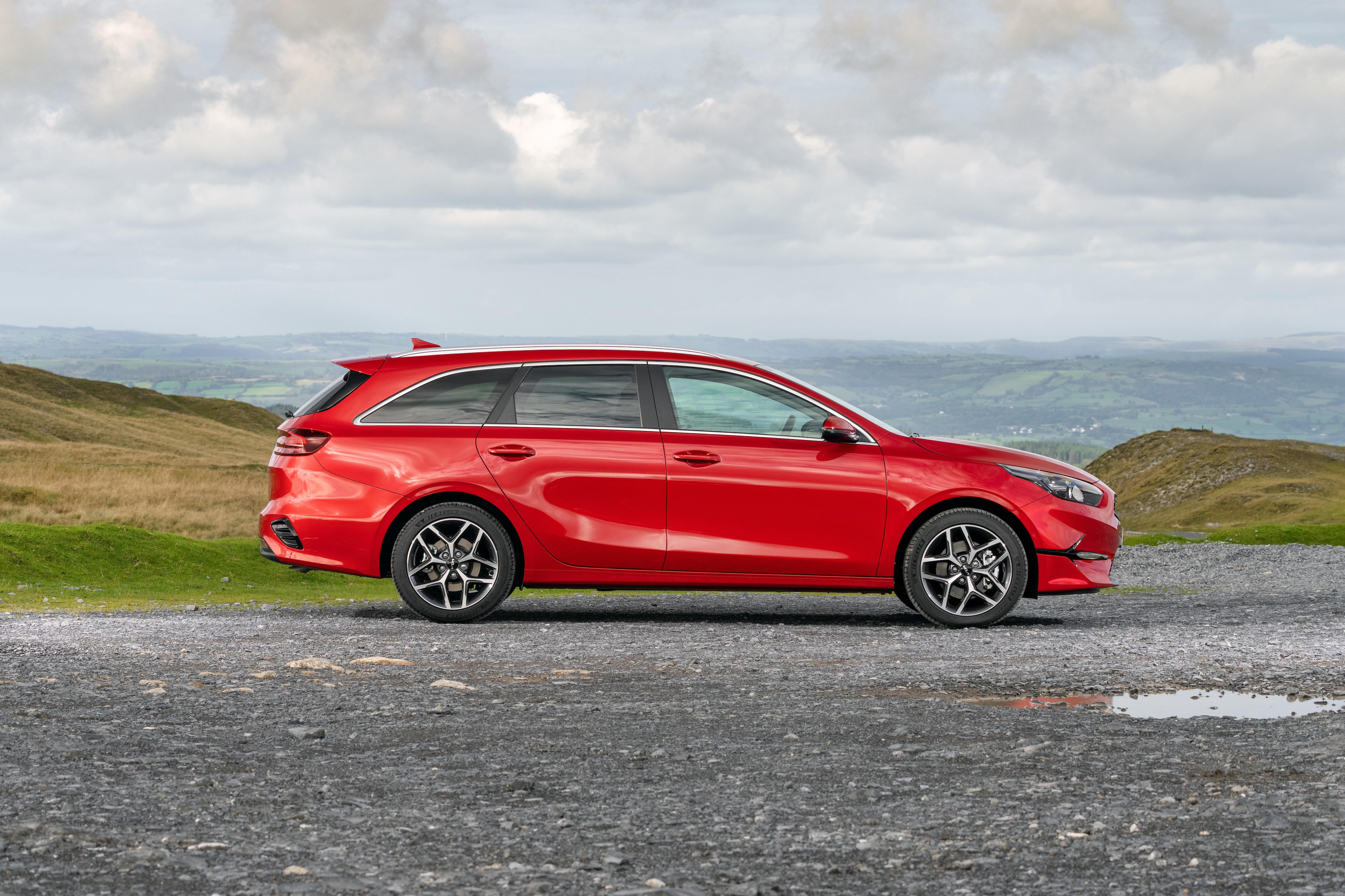 Red Kia Ceed Sportswagon 4K HD Wallpaper