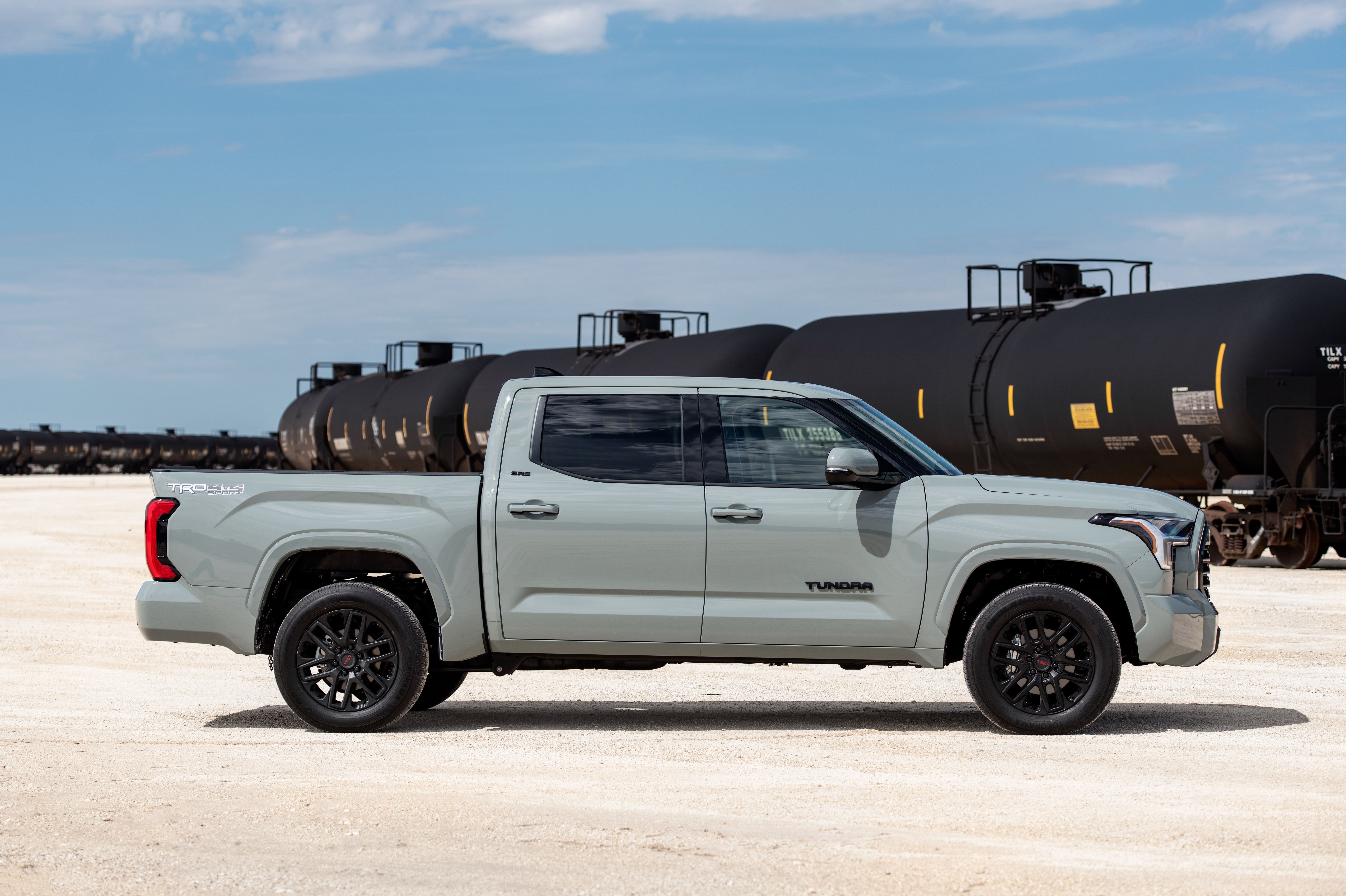 Toyota Tundra TRD SR5 CrewMax truck HD Wallpaper