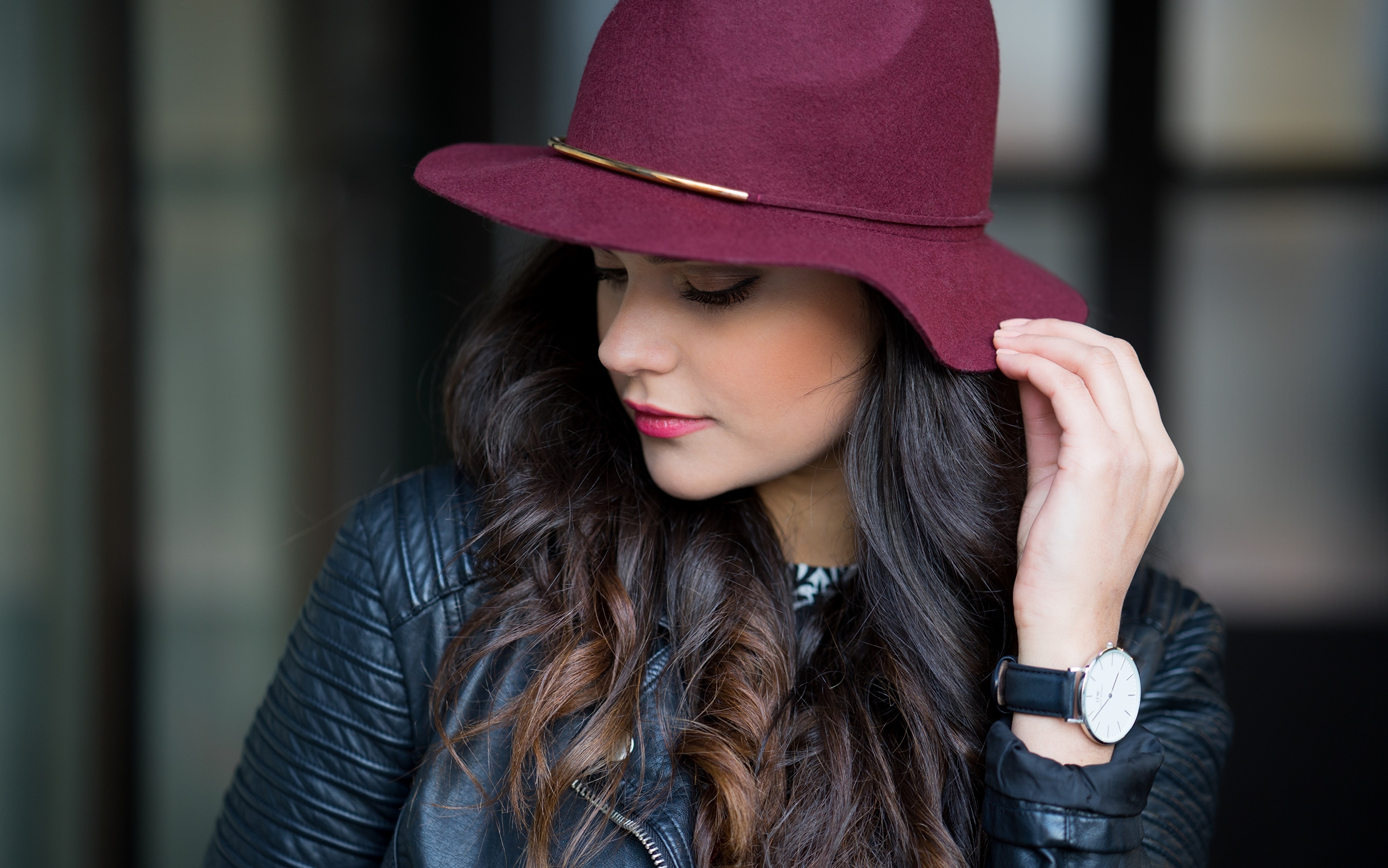 Woman in a burgundy hat and leather jacket HD Wallpaper