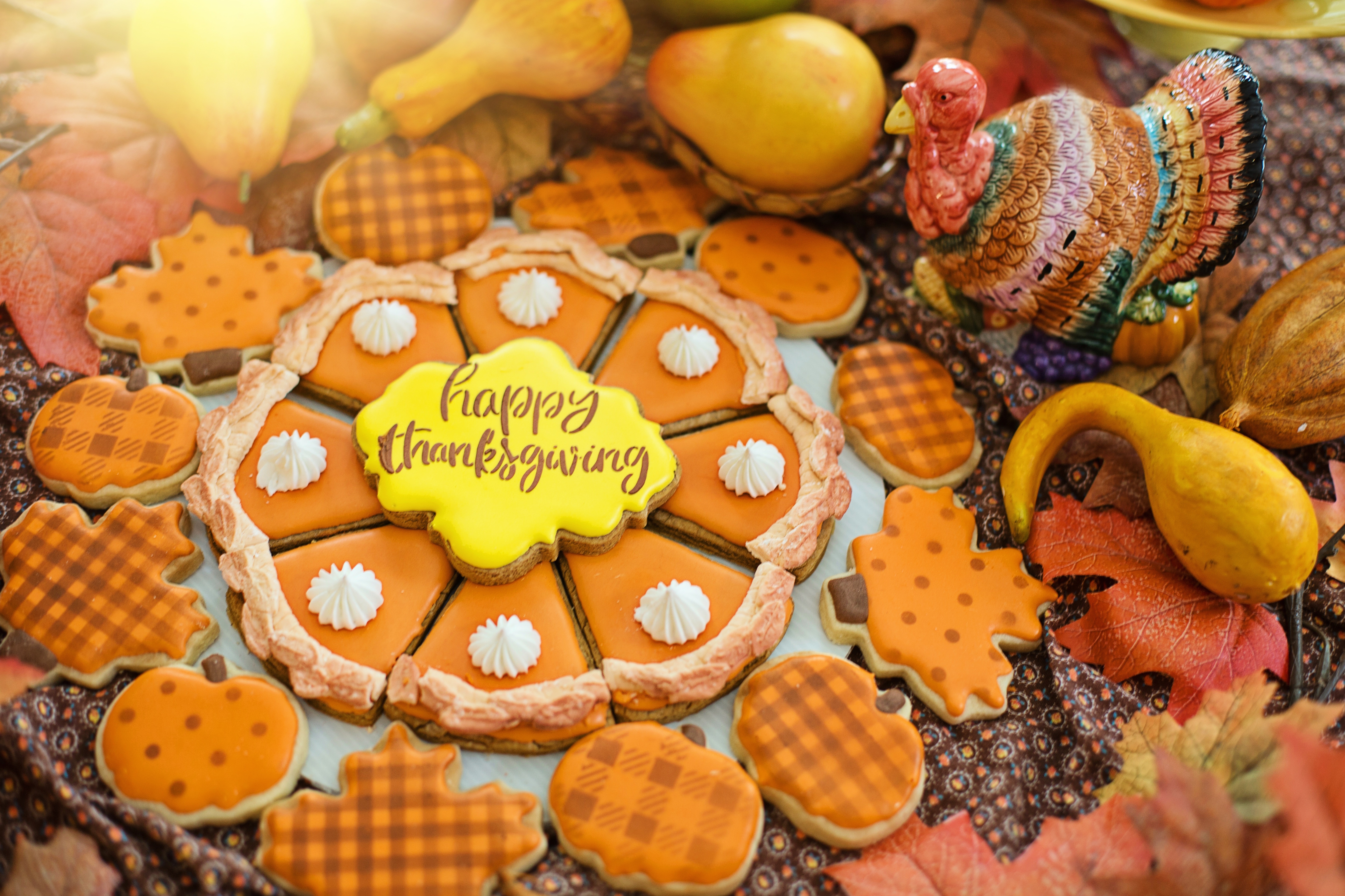 Thanksgiving pie and pumpkin cookies HD Wallpaper