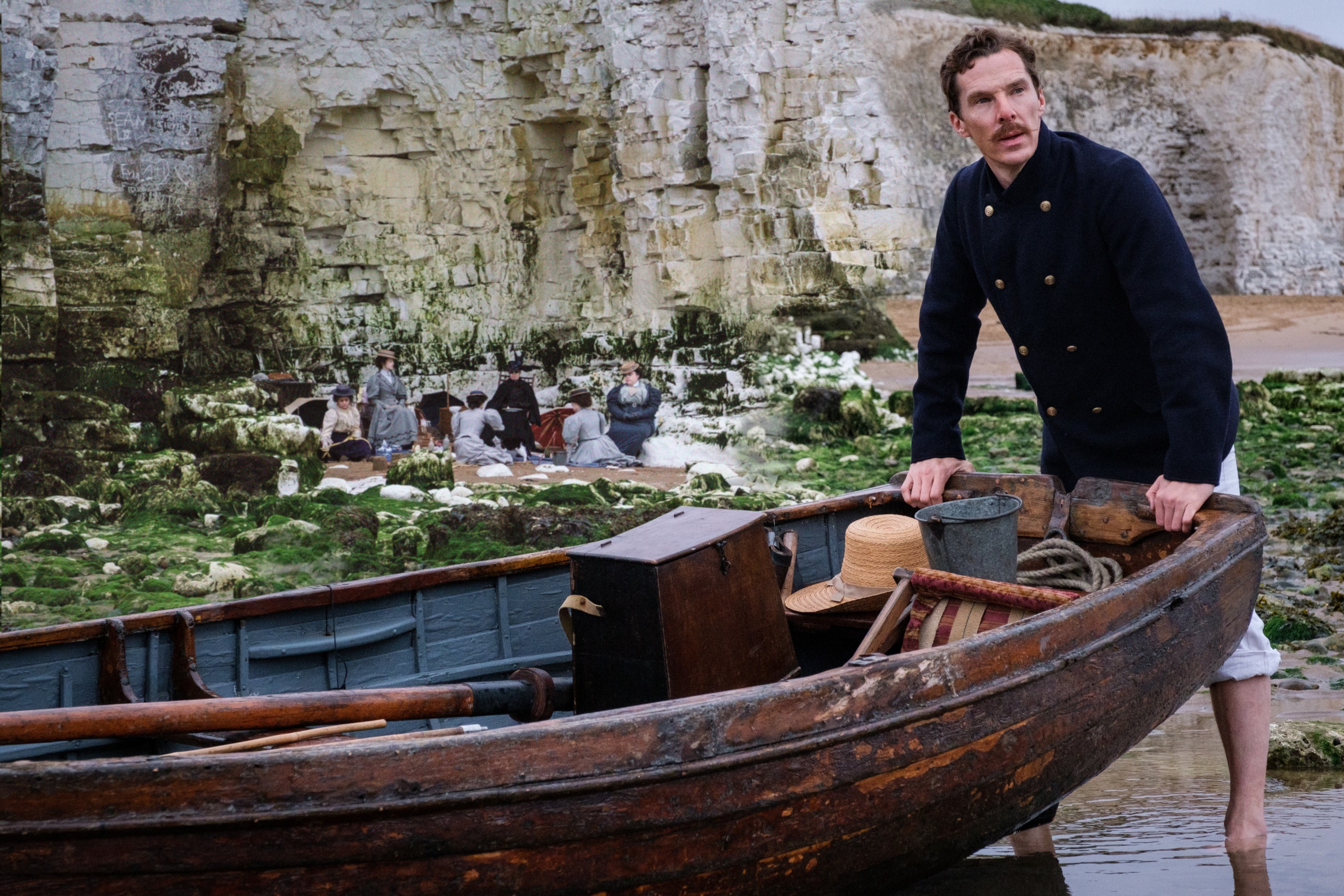 Benedict Cumberbatch in a boat on the shore HD Wallpaper