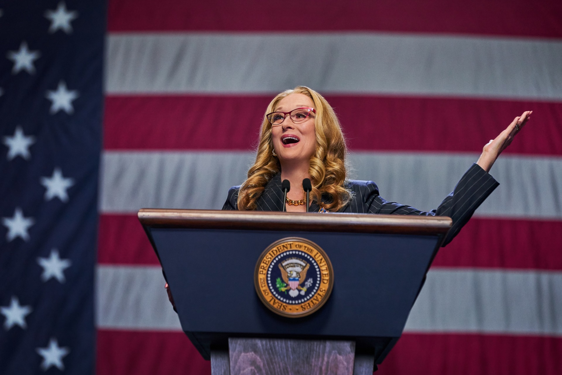 Meryl Streep at a podium with US flag HD Wallpaper
