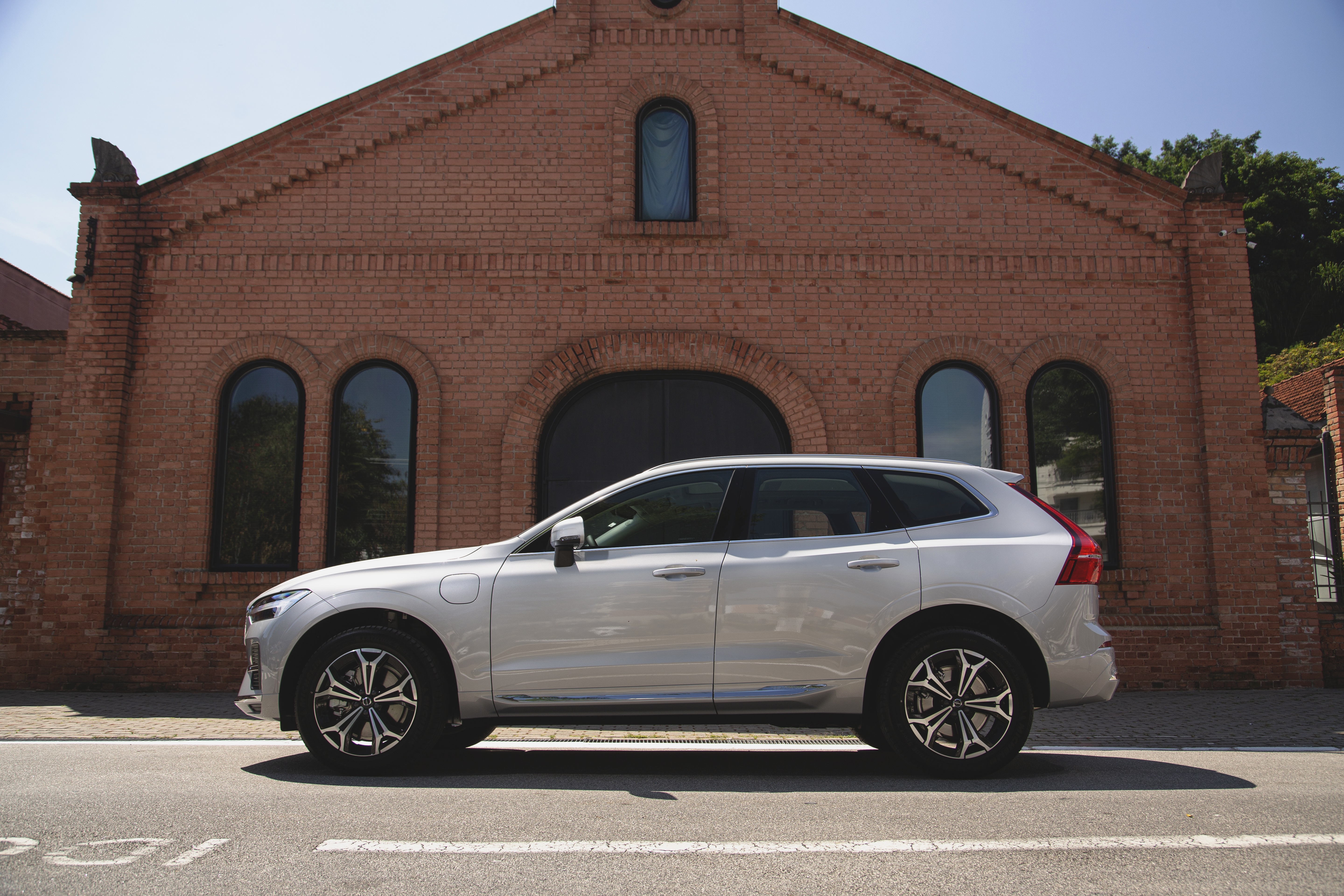 Silver Volvo XC60 T8 SUV parked in front of brick building HD Wallpaper
