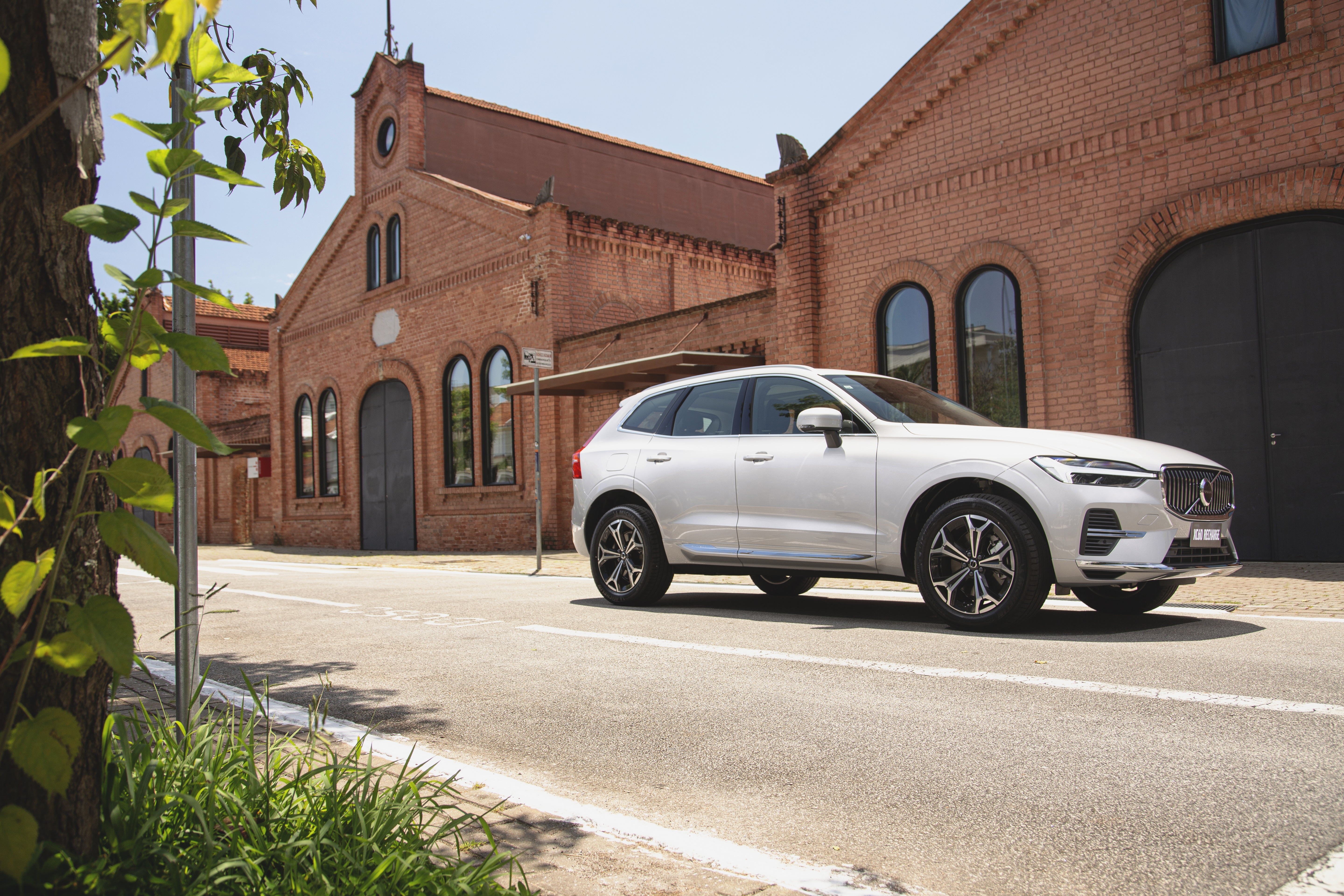 White Volvo XC60 T8 SUV parked near brick buildings HD Wallpaper