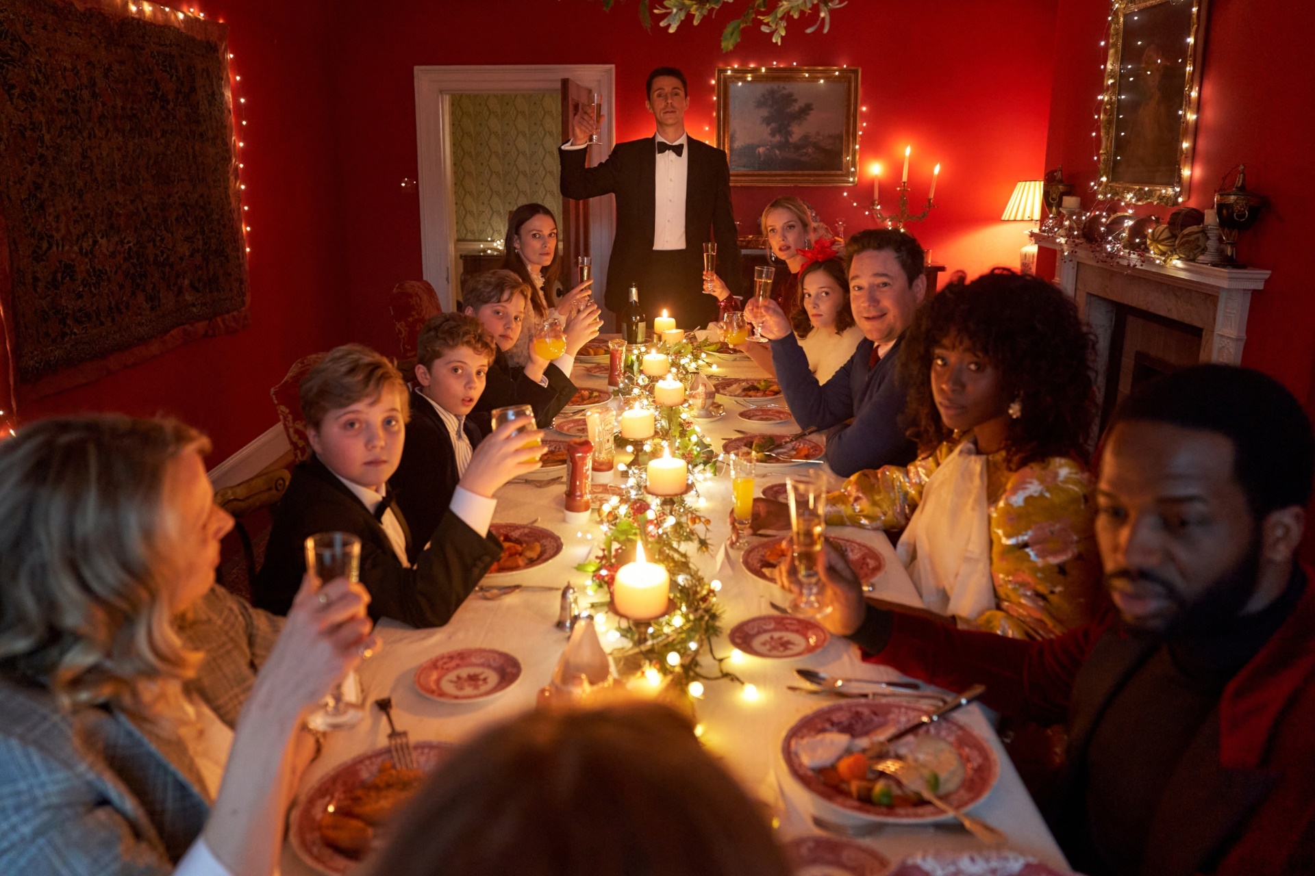 Silent Night: Matthew Goode, Keira Knightley, Roman Griffin Davis HD Wallpaper