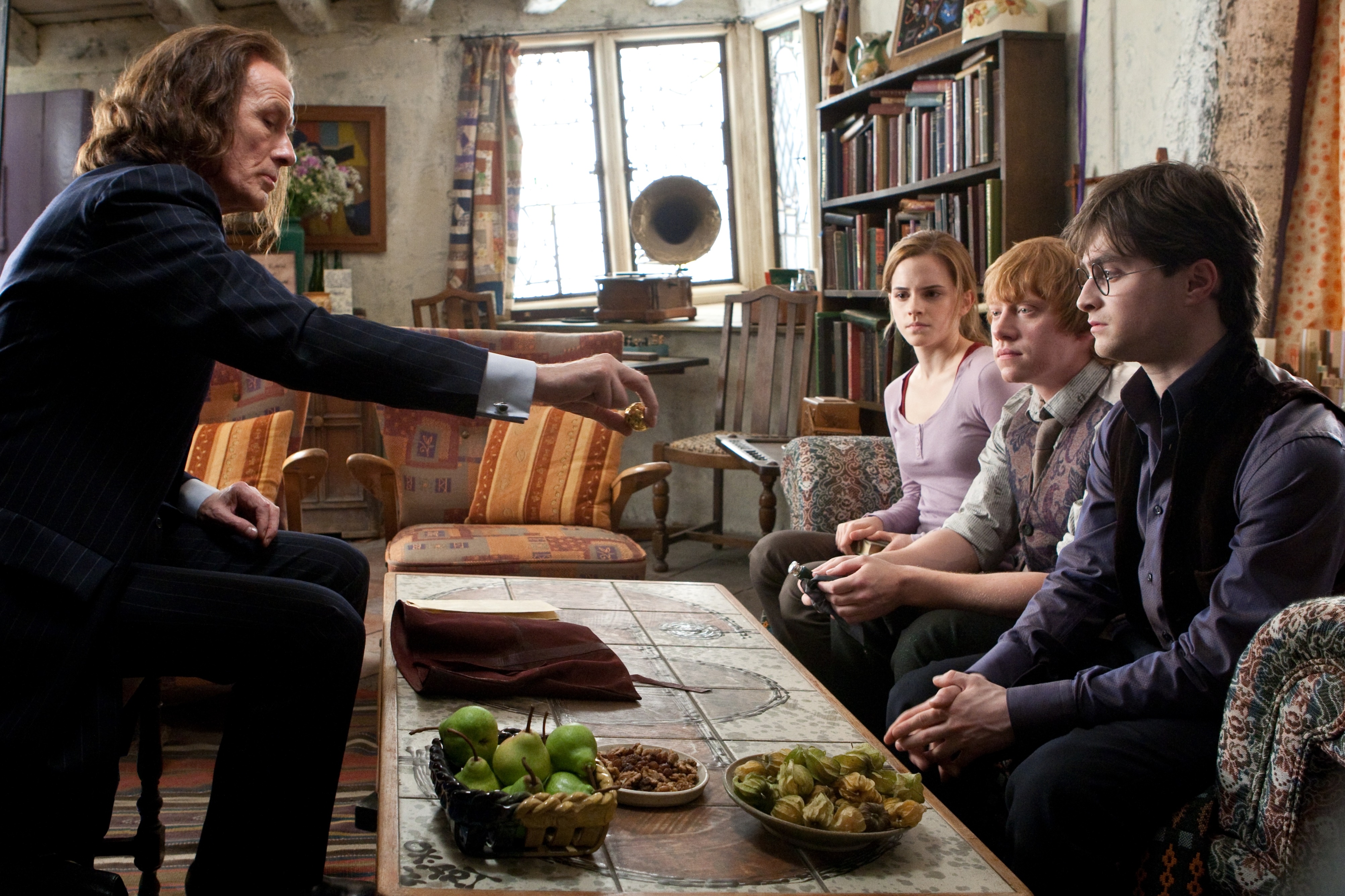 Rufus Scrimgeour gives a ring to Harry Potter, Ron Weasley, and Hermione Granger HD Wallpaper