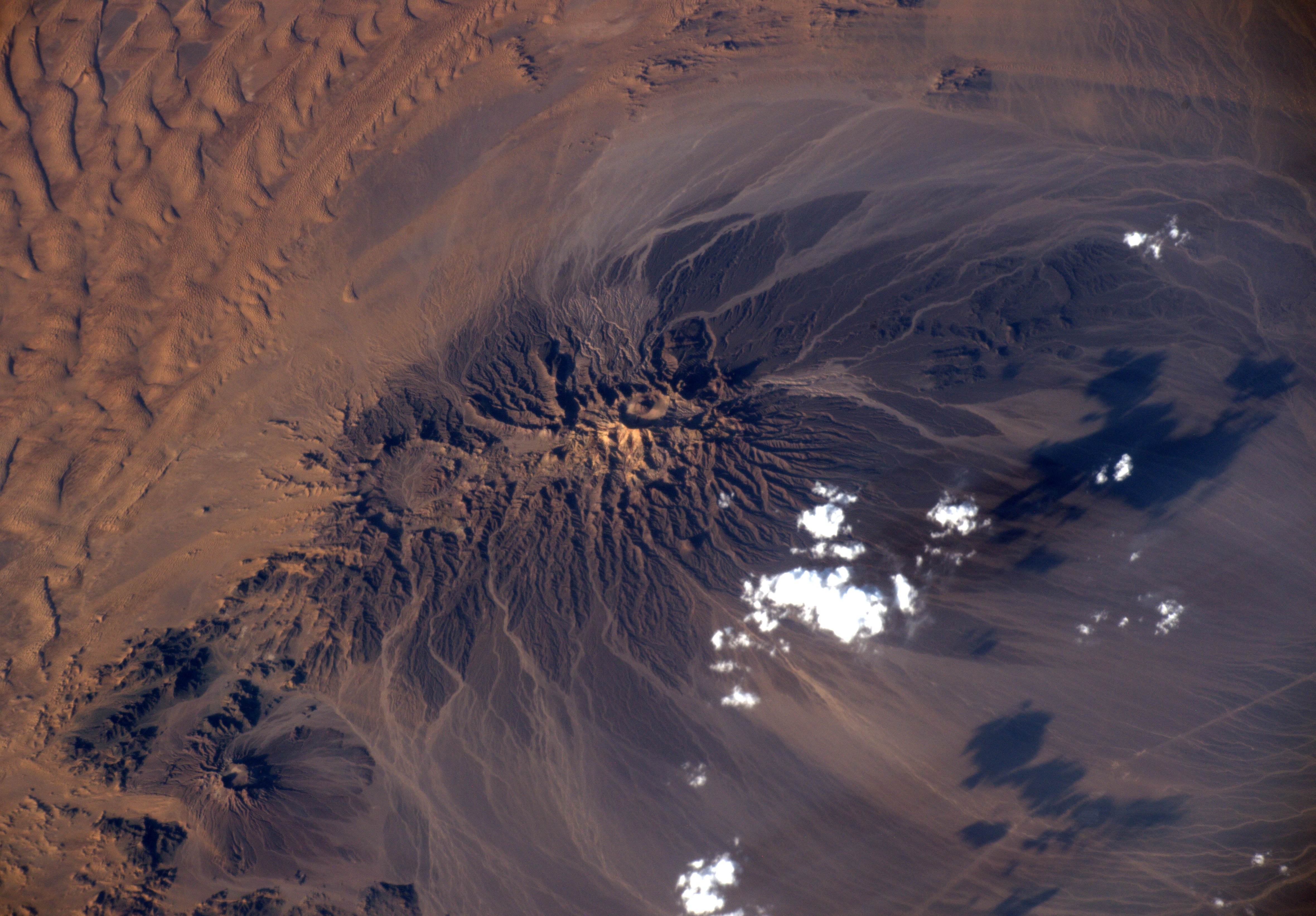 Ancient Volcanoes on the Iran-Pakistan Border HD Wallpaper