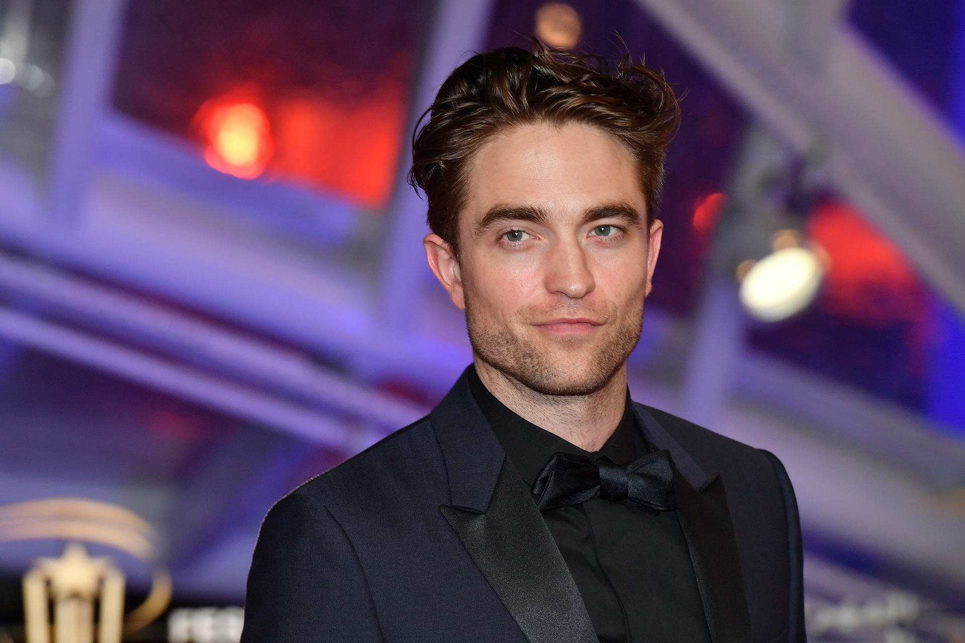 Robert Pattinson at an event HD Wallpaper