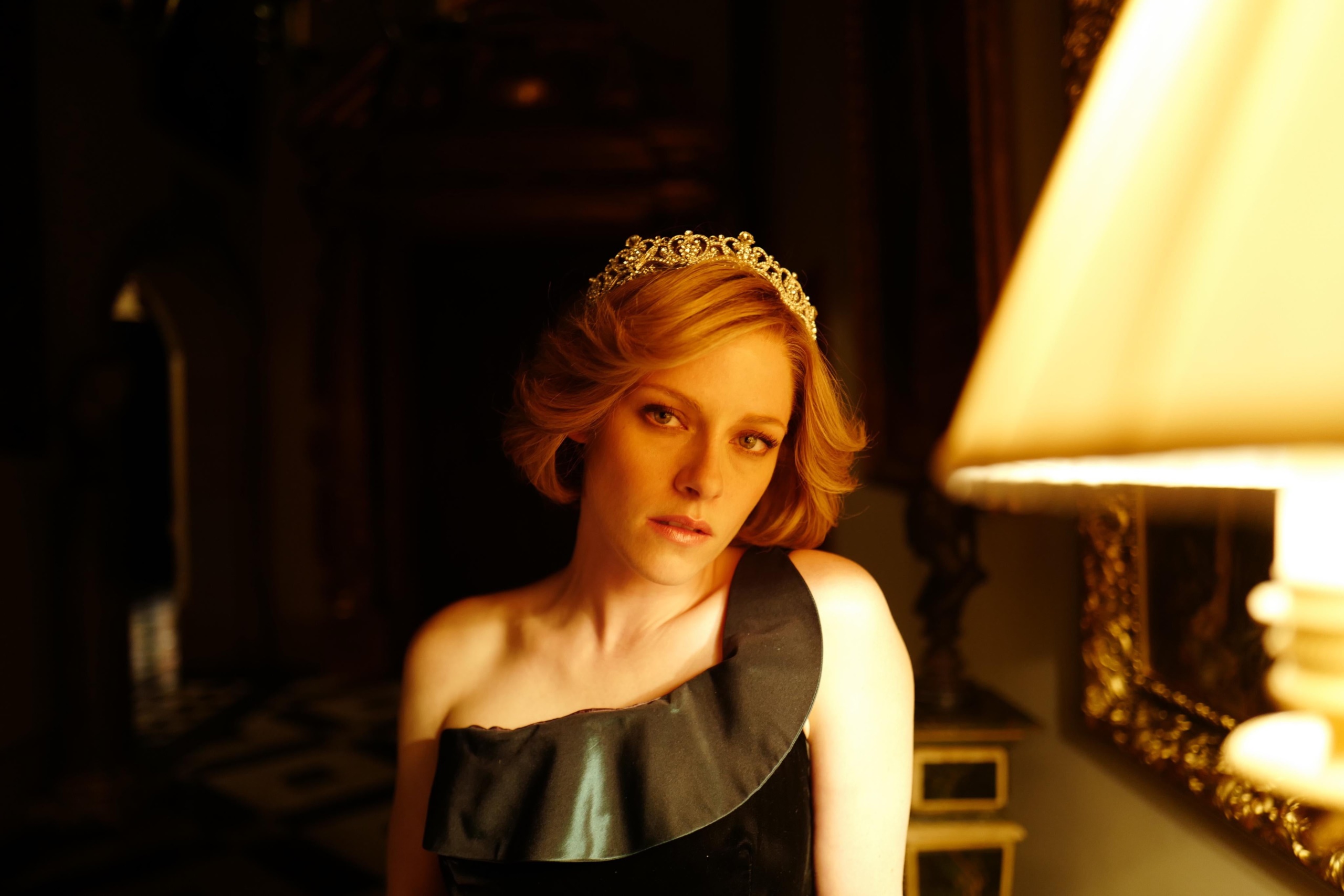 Kristen Stewart as Princess Diana in Spencer HD Wallpaper