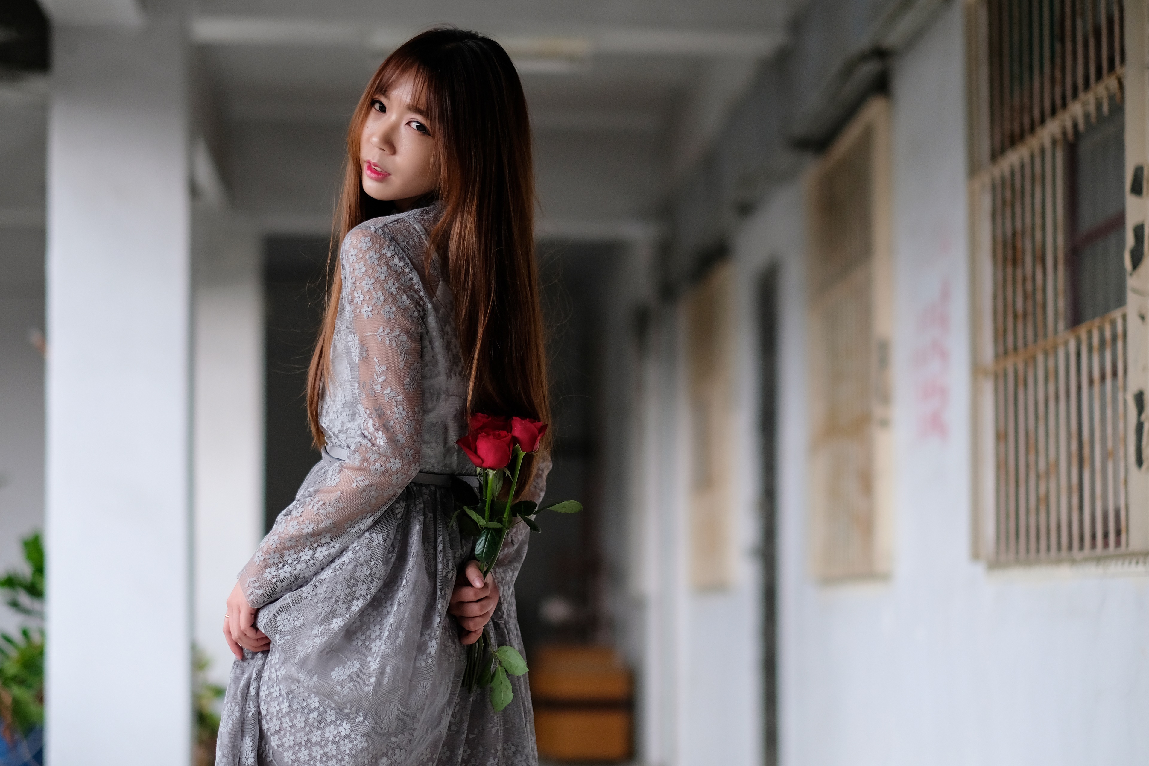 Asian woman with roses HD Wallpaper