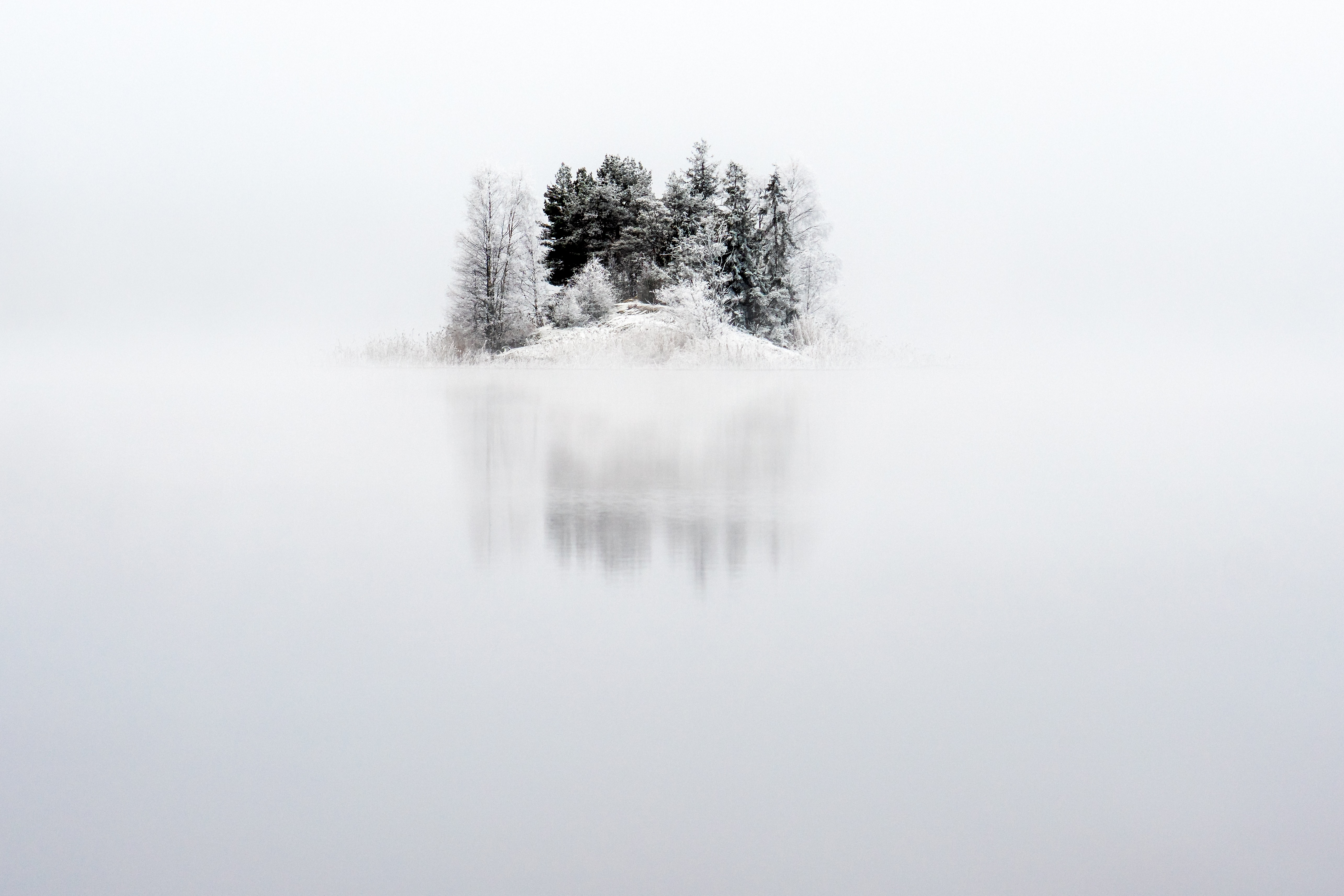Winter morning island reflection in Arvika, Sweden HD Wallpaper