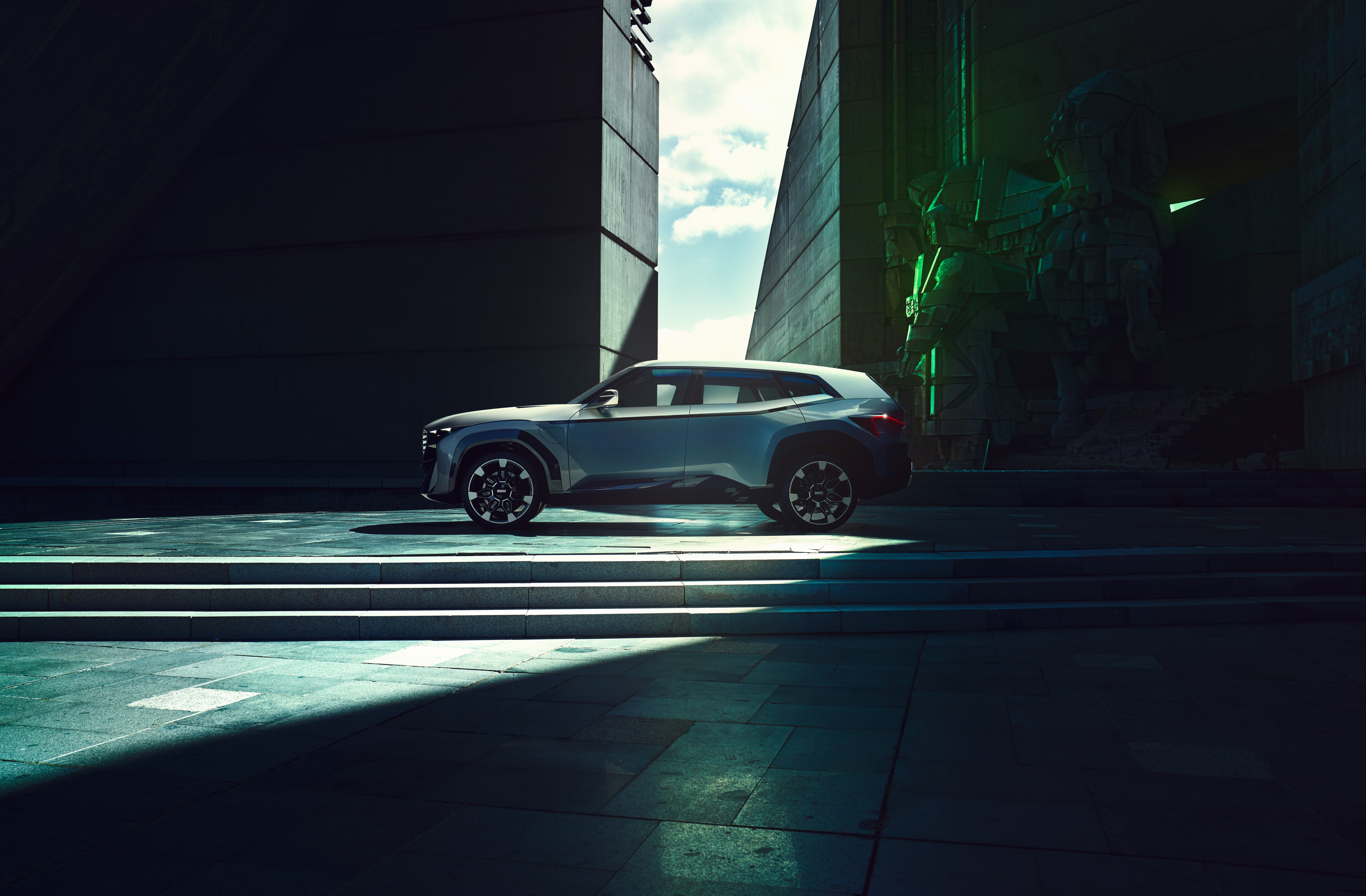 BMW Concept XM SUV parked between buildings HD Wallpaper