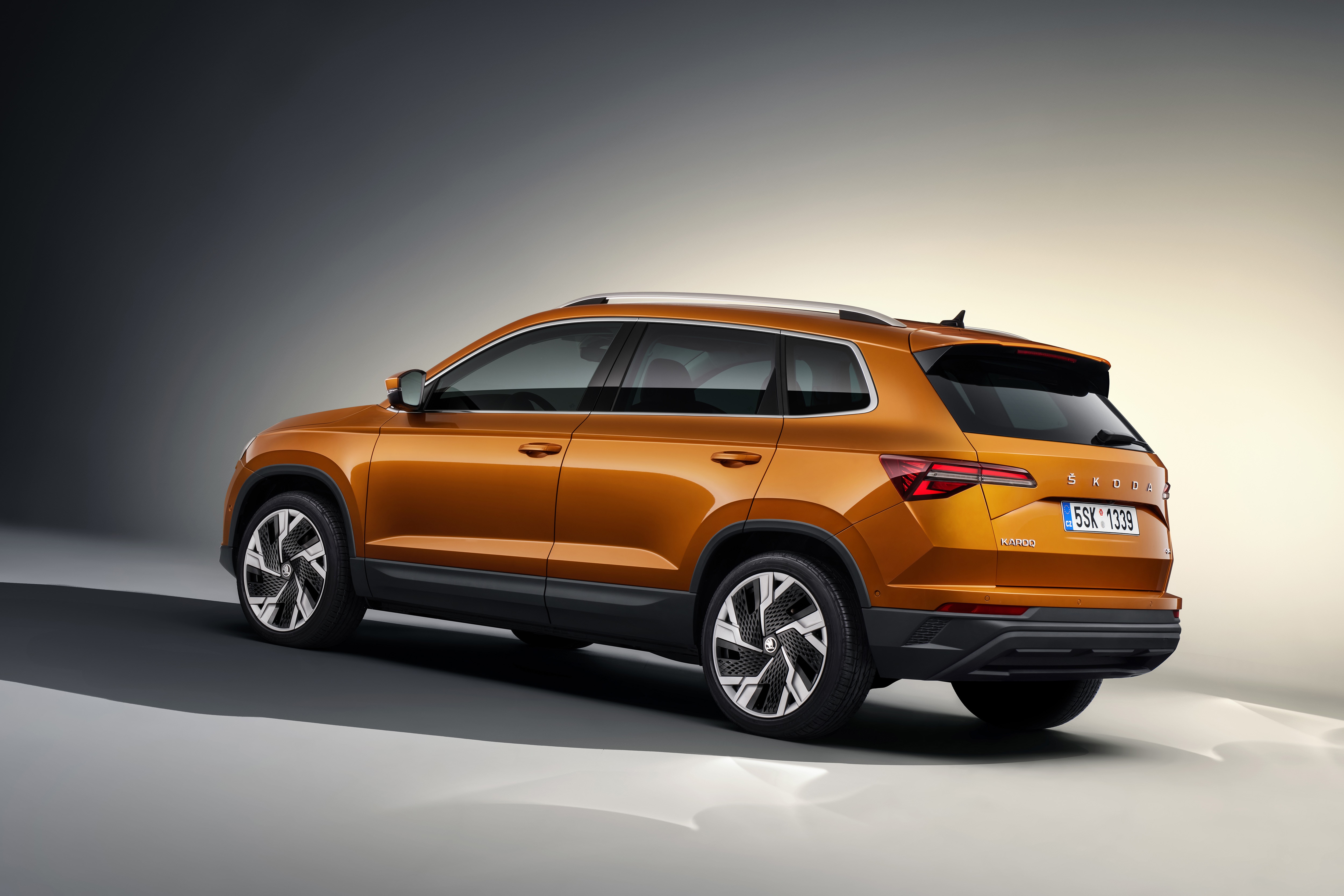 Škoda Karoq 4x4 SUV HD Wallpaper