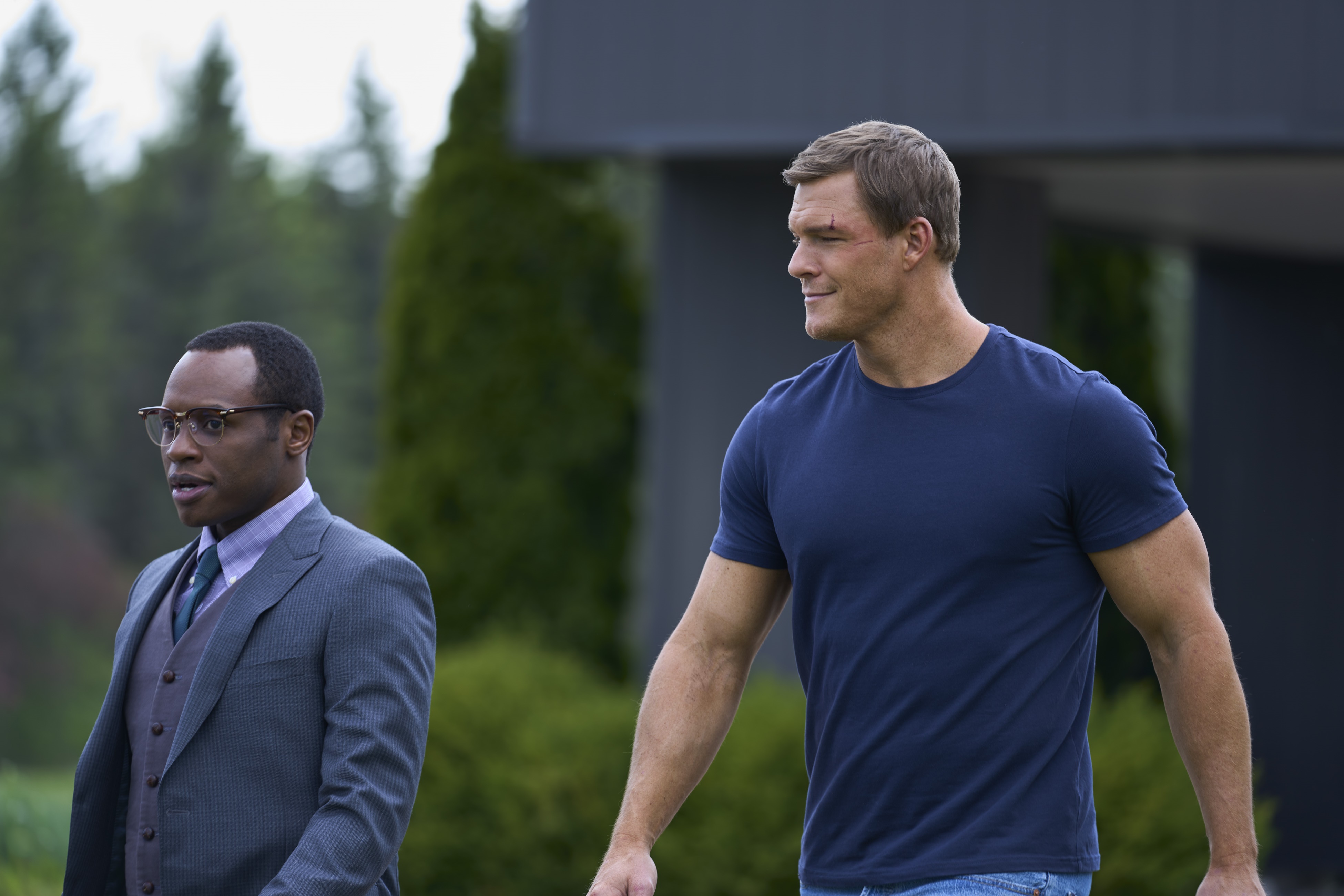 Alan Ritchson from Reacher 4K HD Wallpaper
