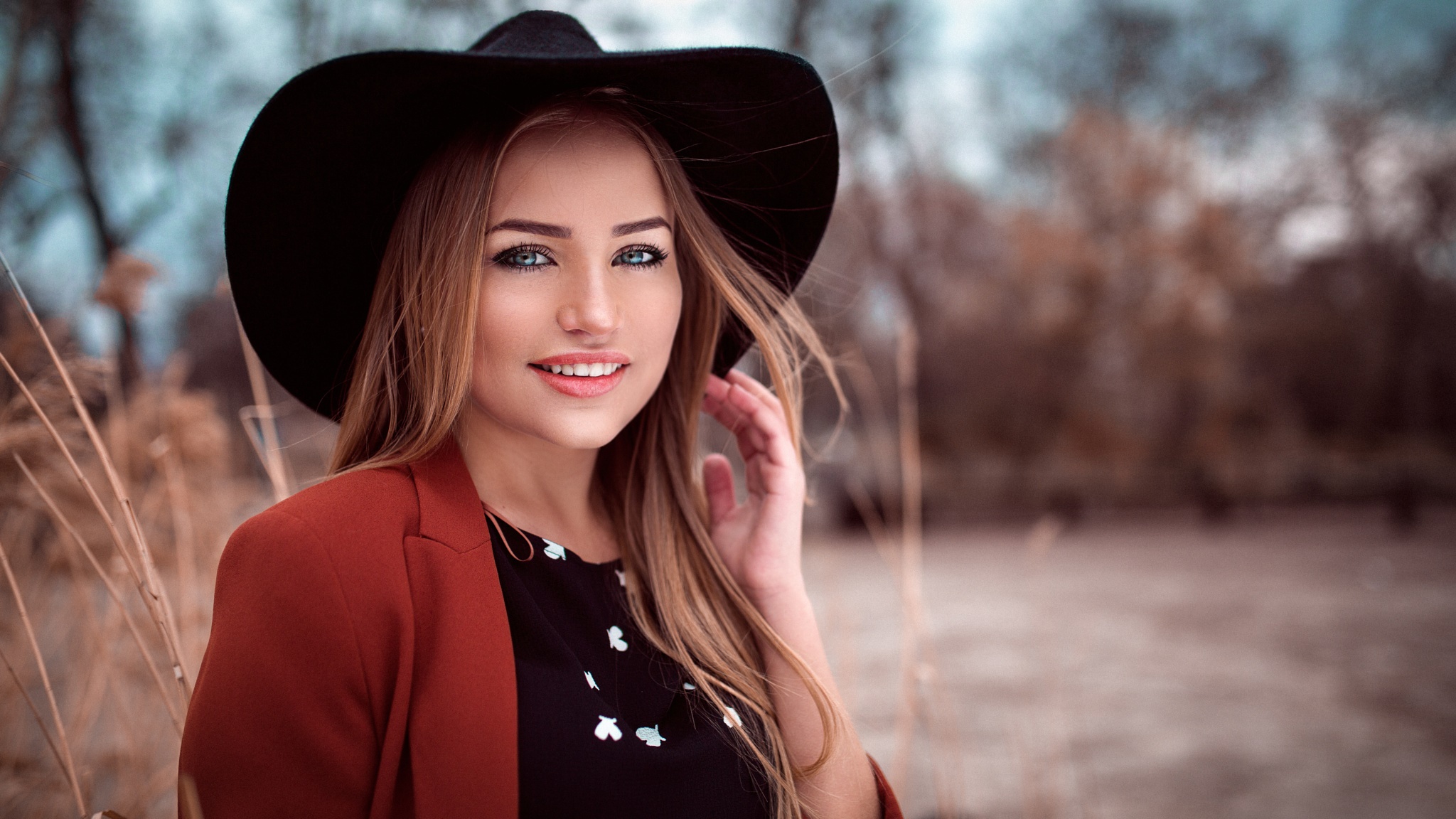 Woman wearing a black hat and red jacket HD Wallpaper
