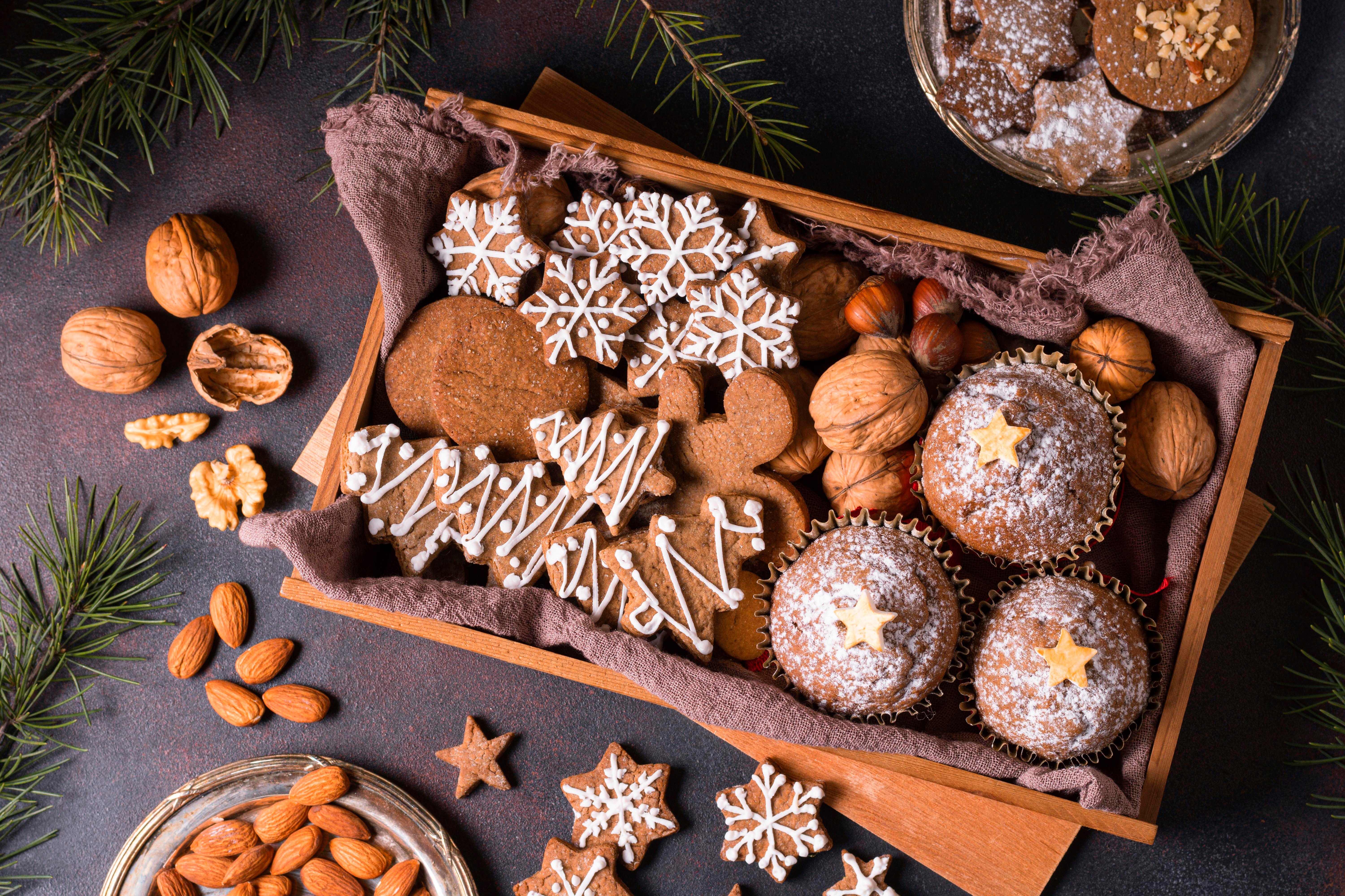 Christmas cookies and muffins in a wooden box HD Wallpaper