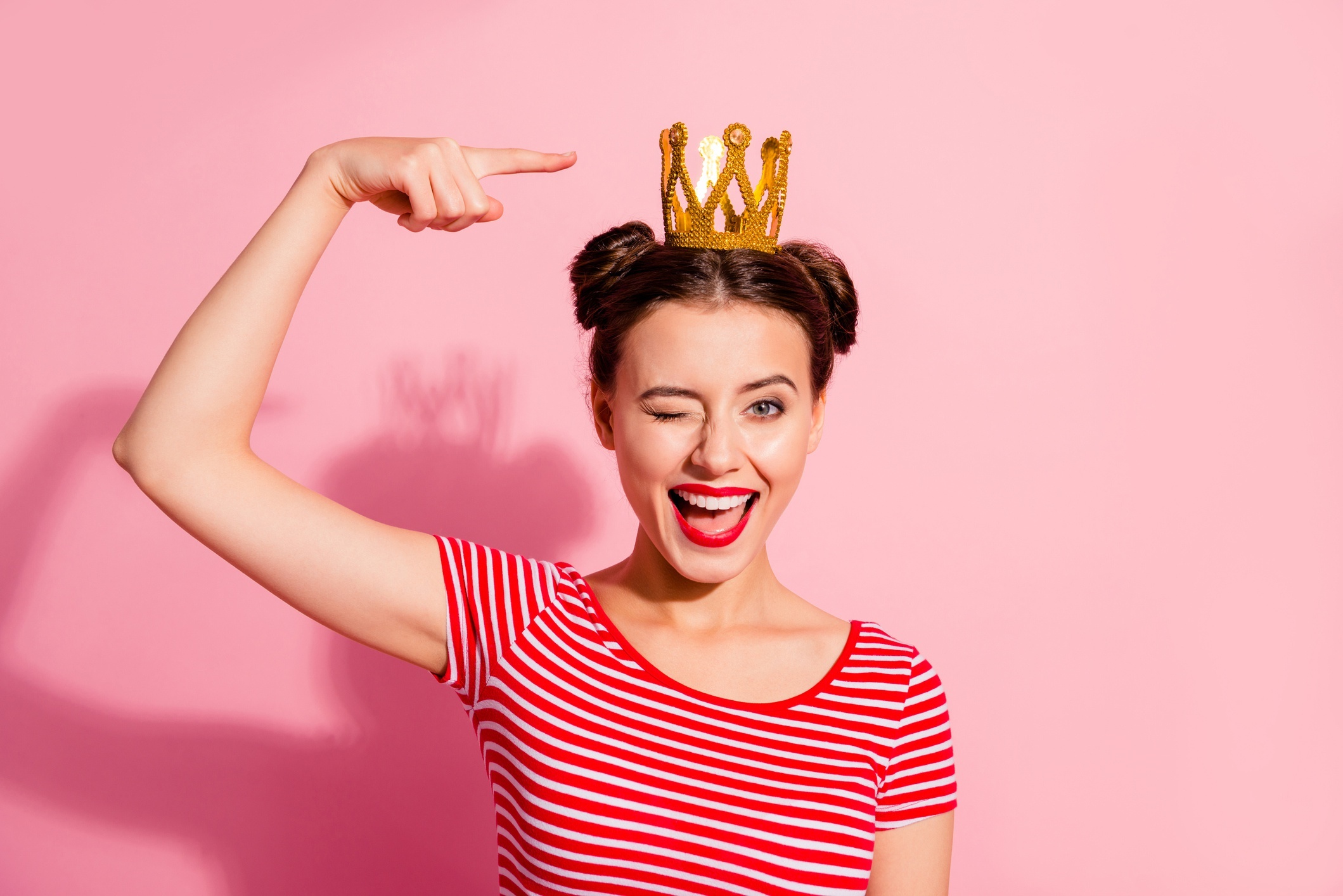 Woman wearing a crown and a striped shirt HD Wallpaper
