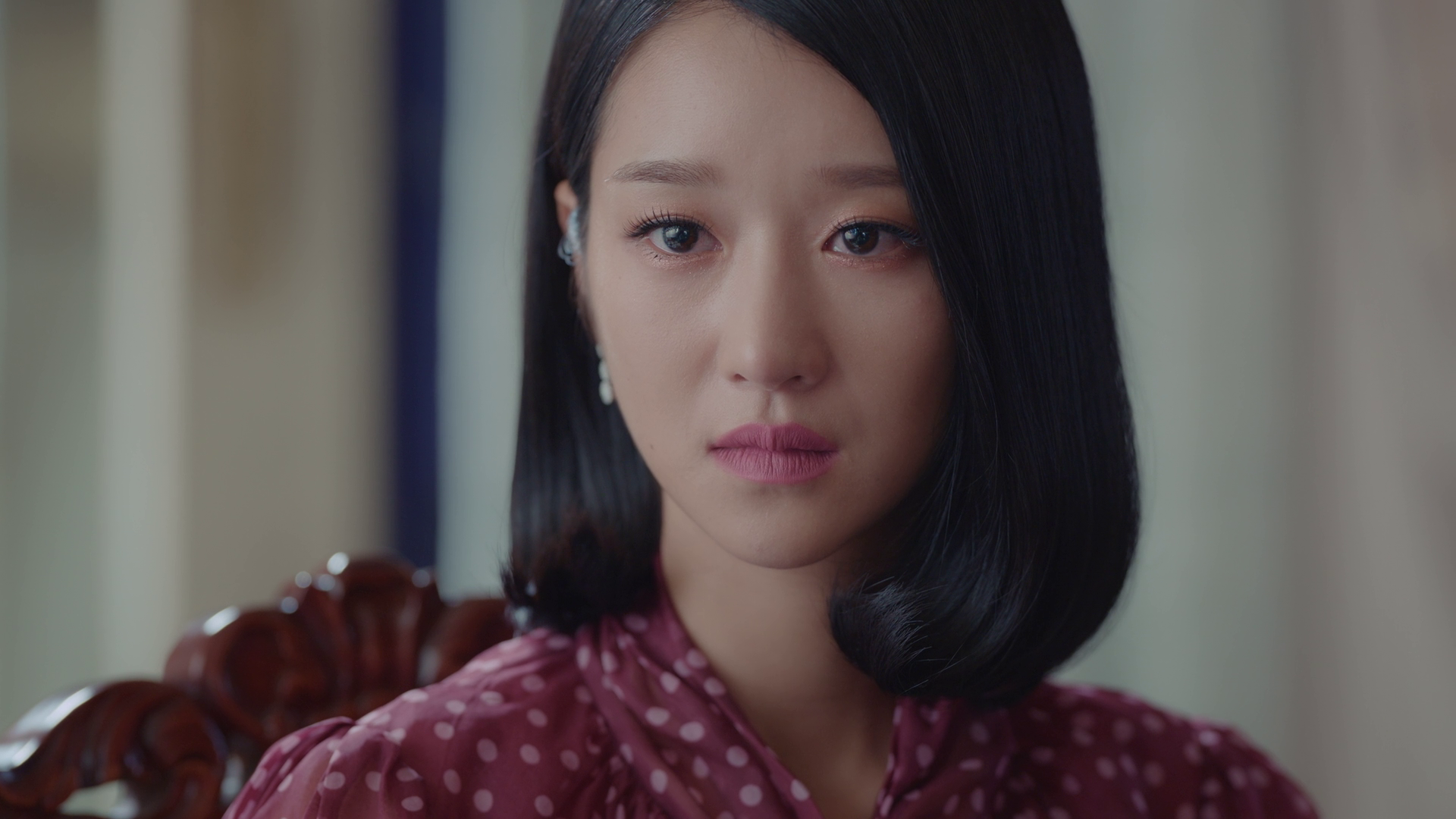 Seo Yea-ji with a slight frown HD Wallpaper