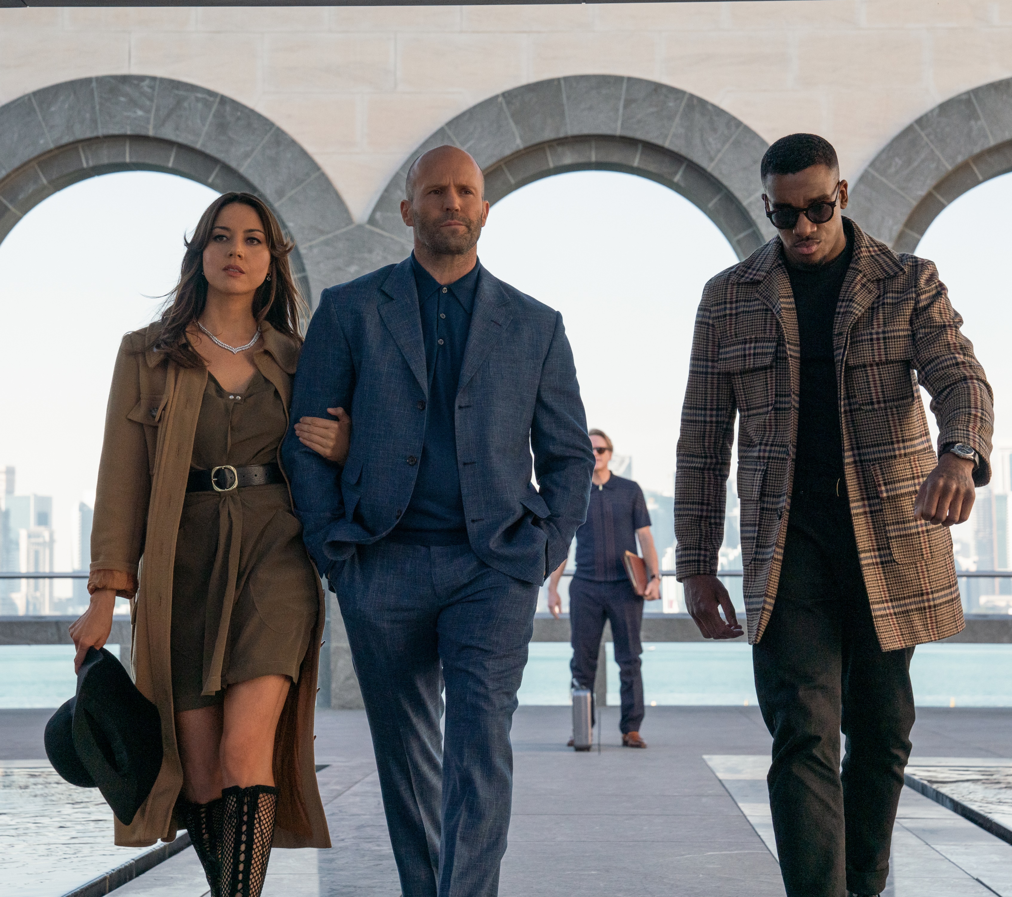 Operation Fortune: Ruse de Guerre with Aubrey Plaza and Jason Statham HD Wallpaper