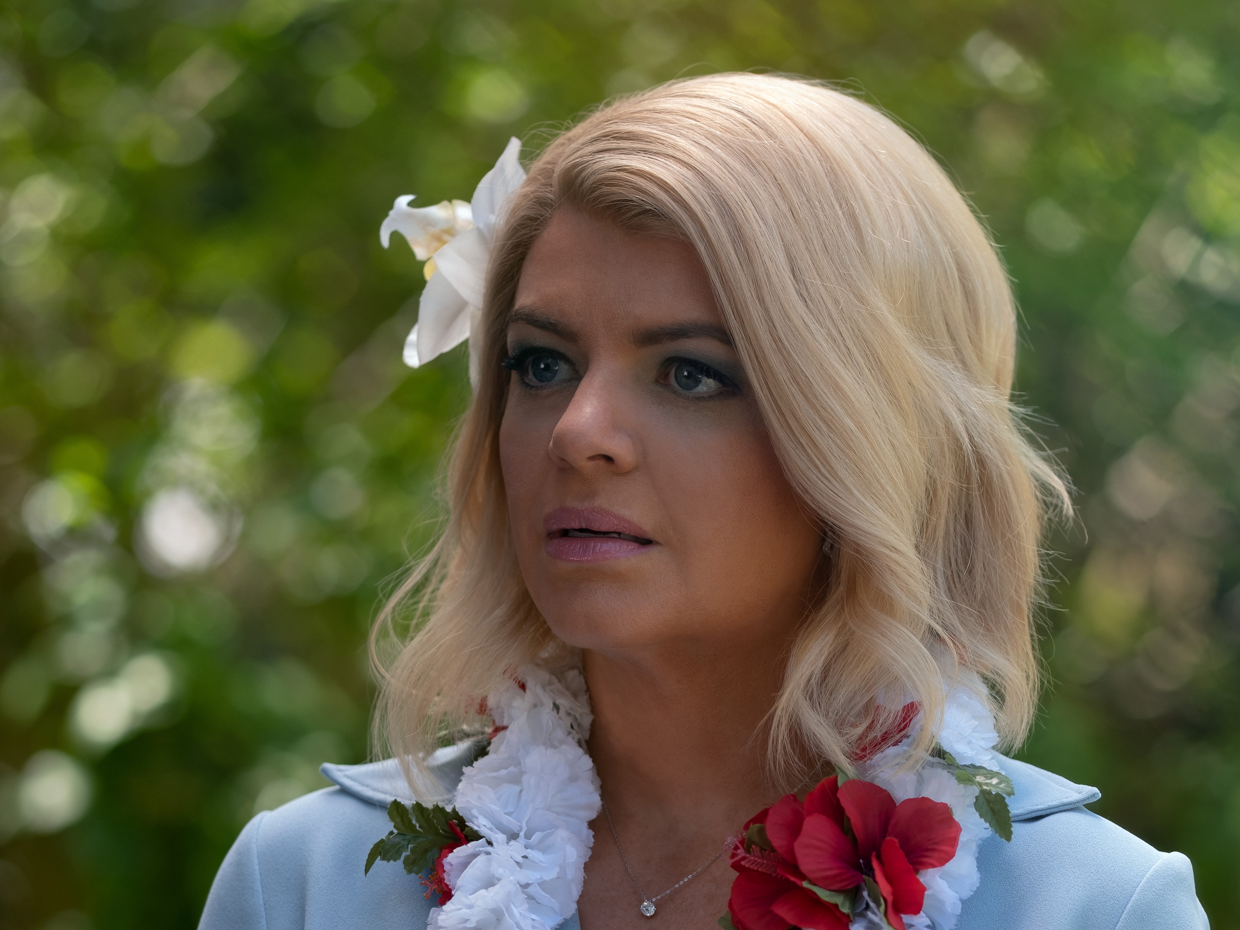 Casey Wilson from The Shrink Next Door 4K HD Wallpaper