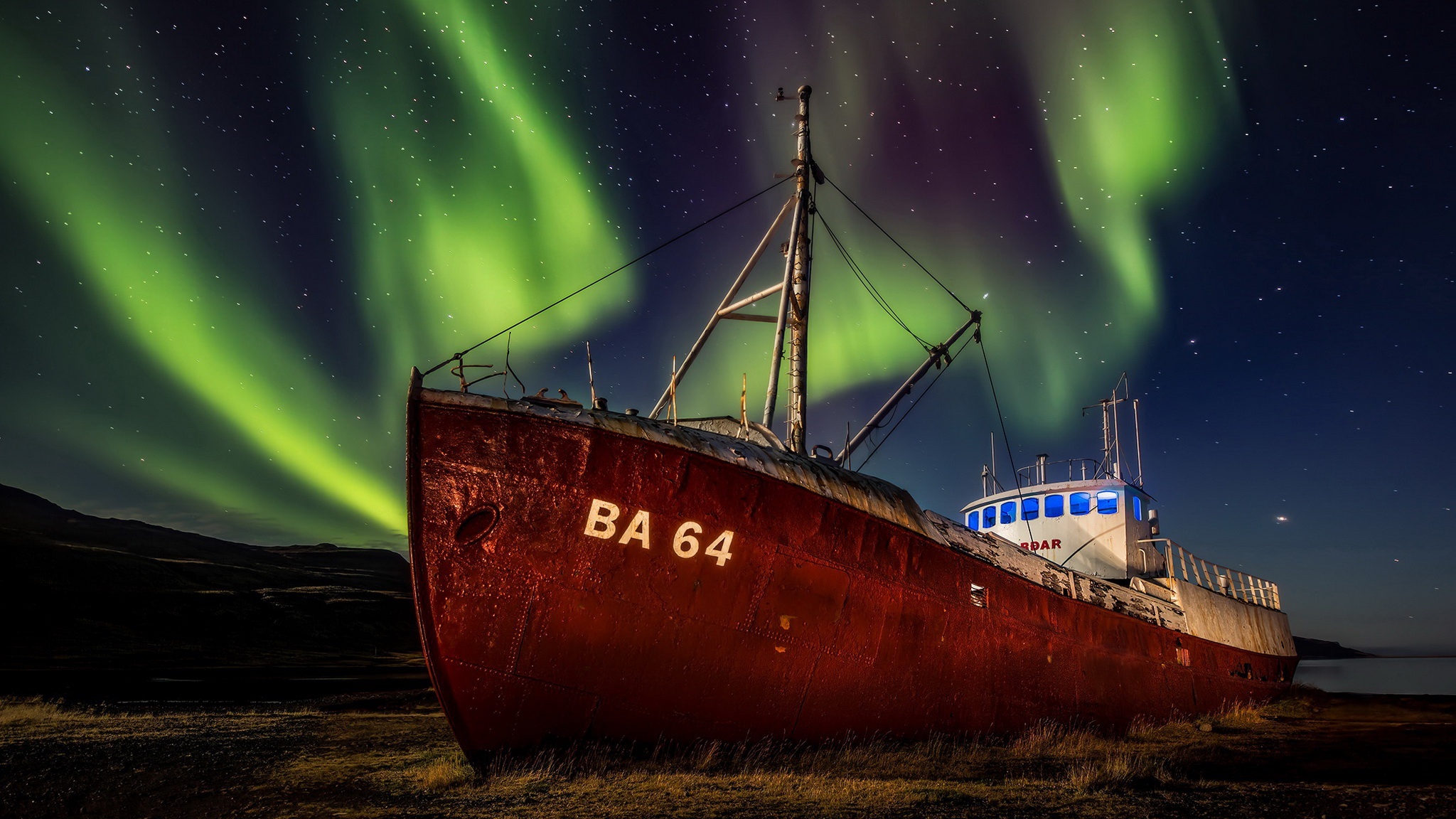 Garðar BA 64 Ship Under Aurora Borealis in Iceland HD Wallpaper