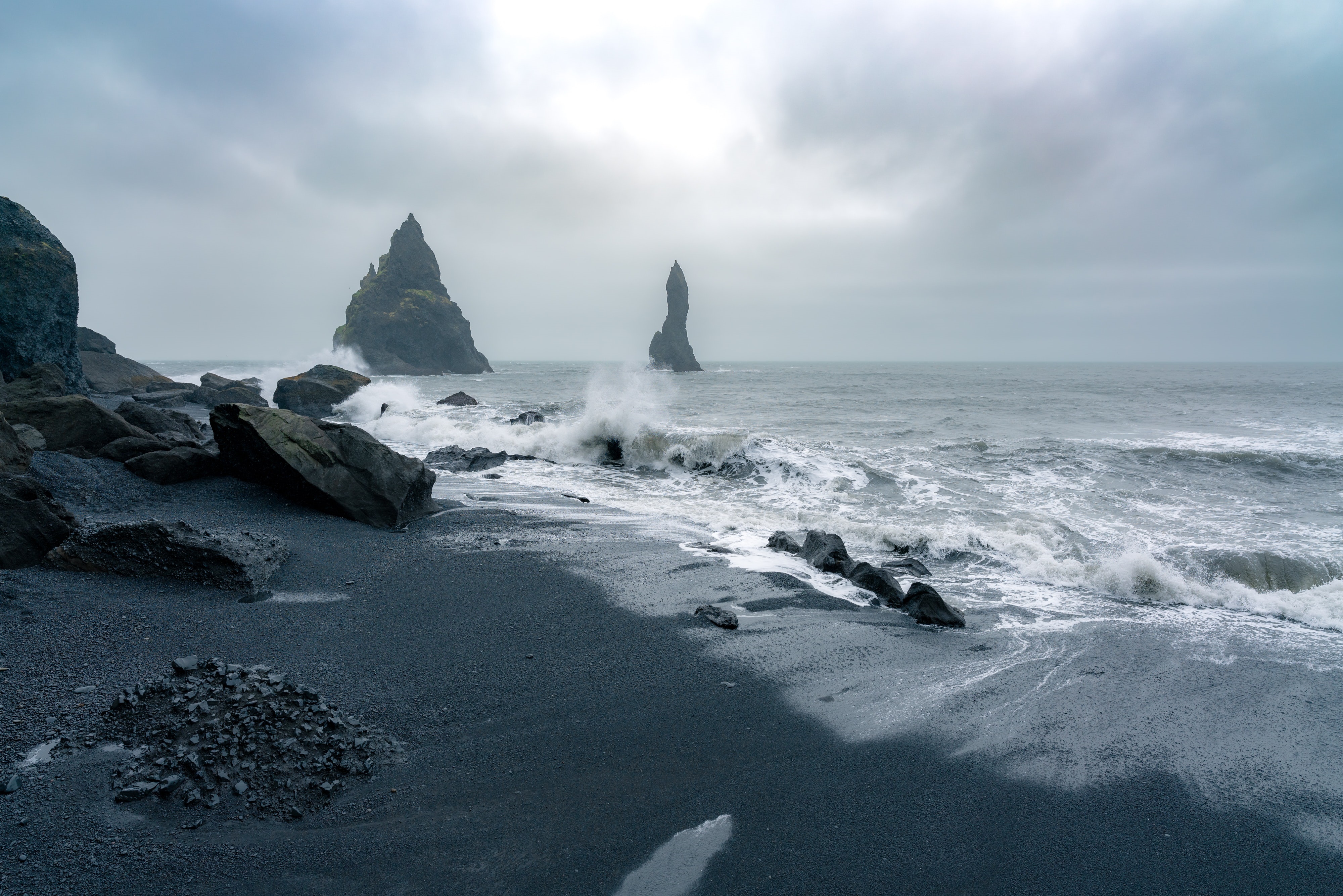 Black sand beach with rock formations in Iceland HD Wallpaper