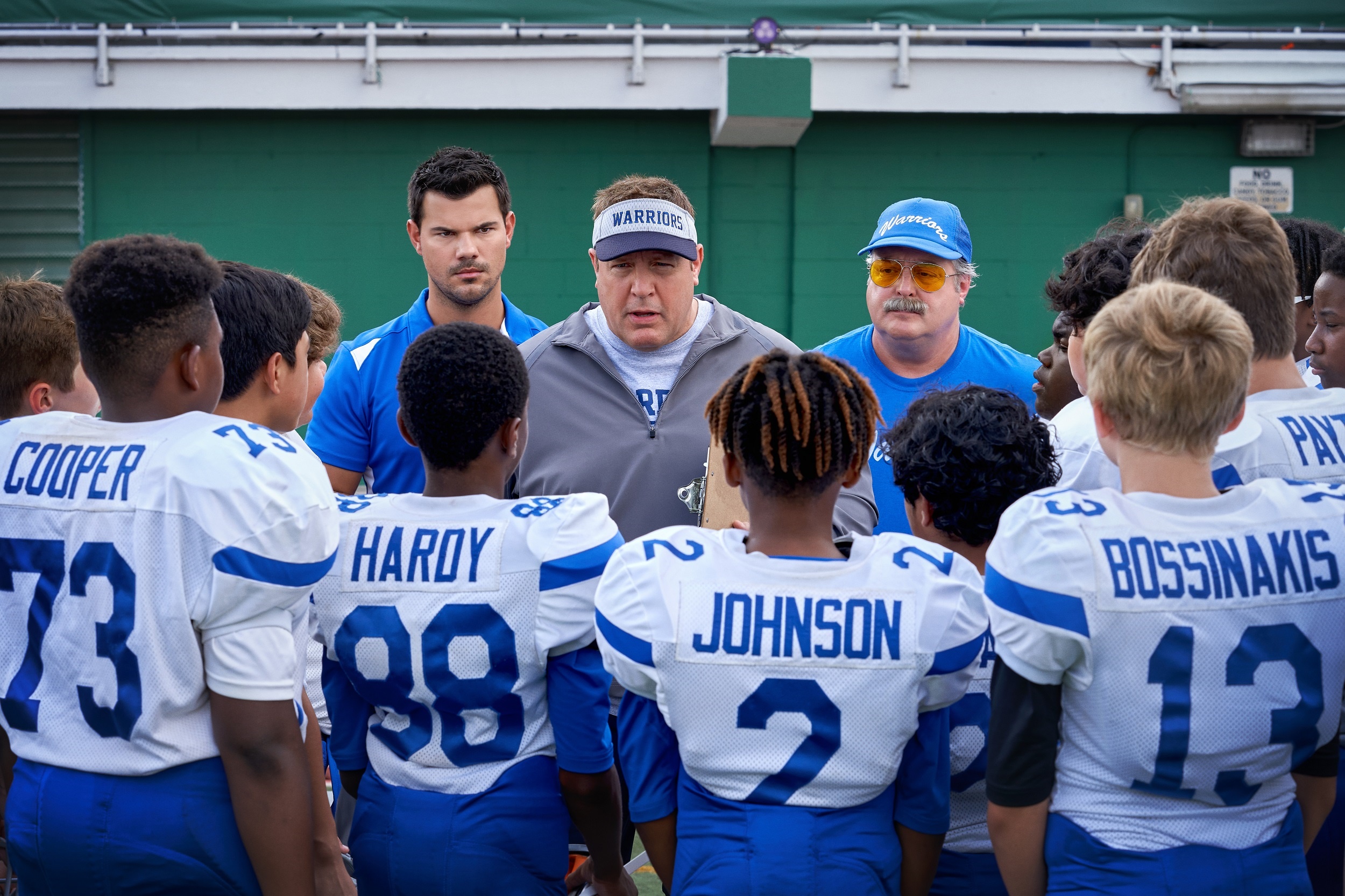 Kevin James and Taylor Lautner coach young football players HD Wallpaper