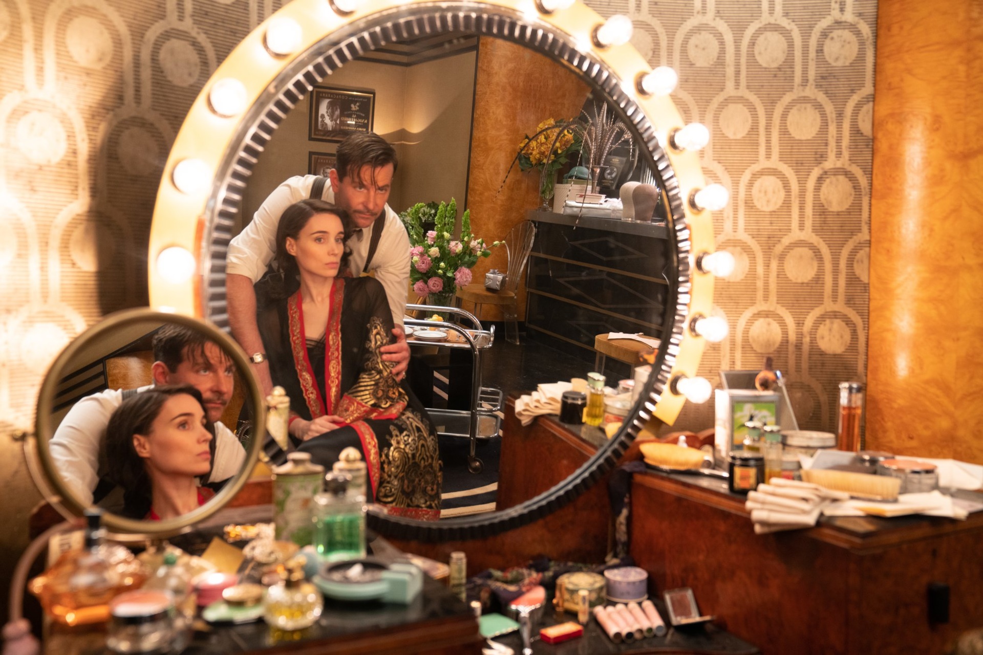 Rooney Mara and Bradley Cooper in Nightmare Alley HD Wallpaper