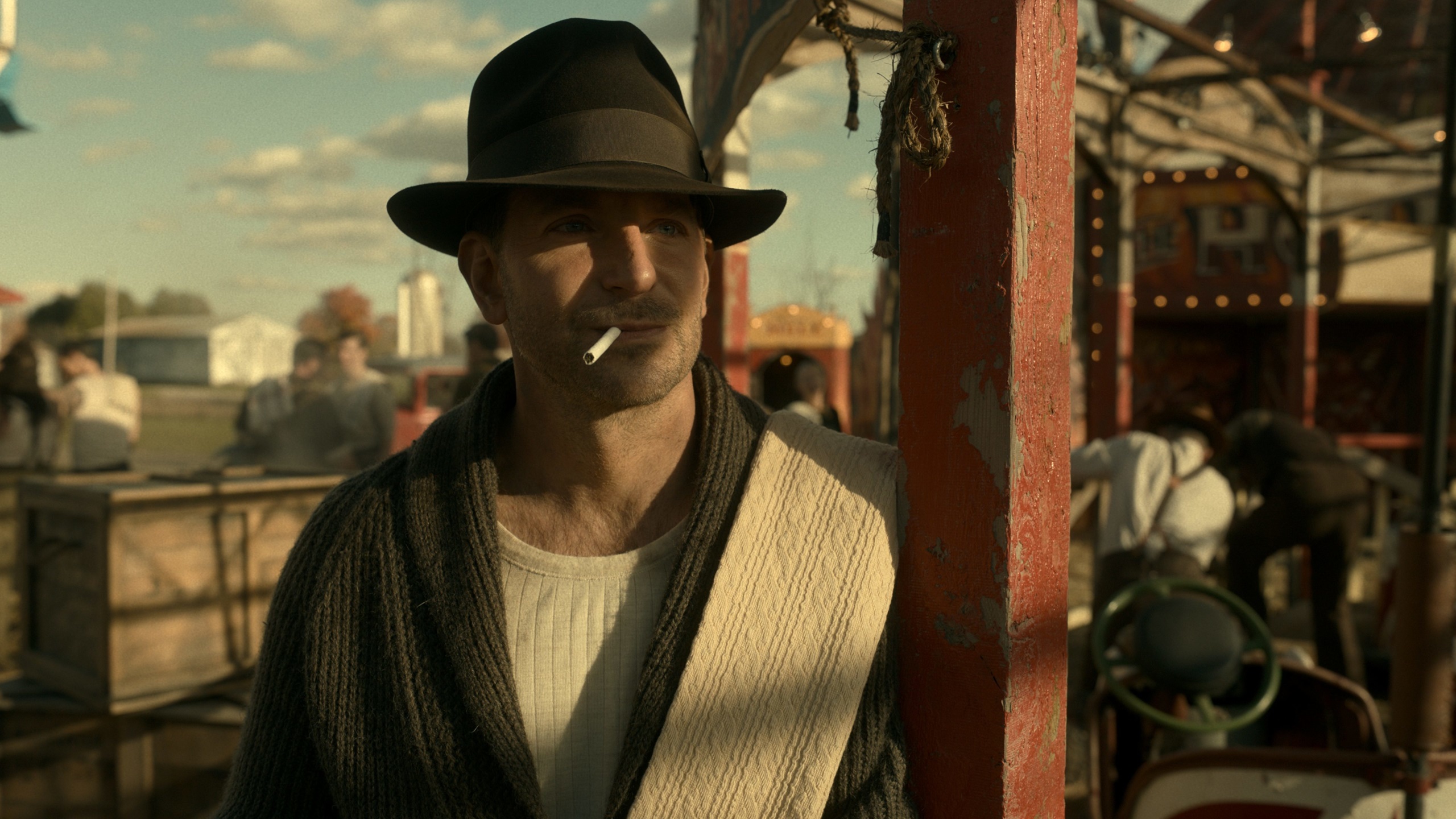 Bradley Cooper in Nightmare Alley HD Wallpaper