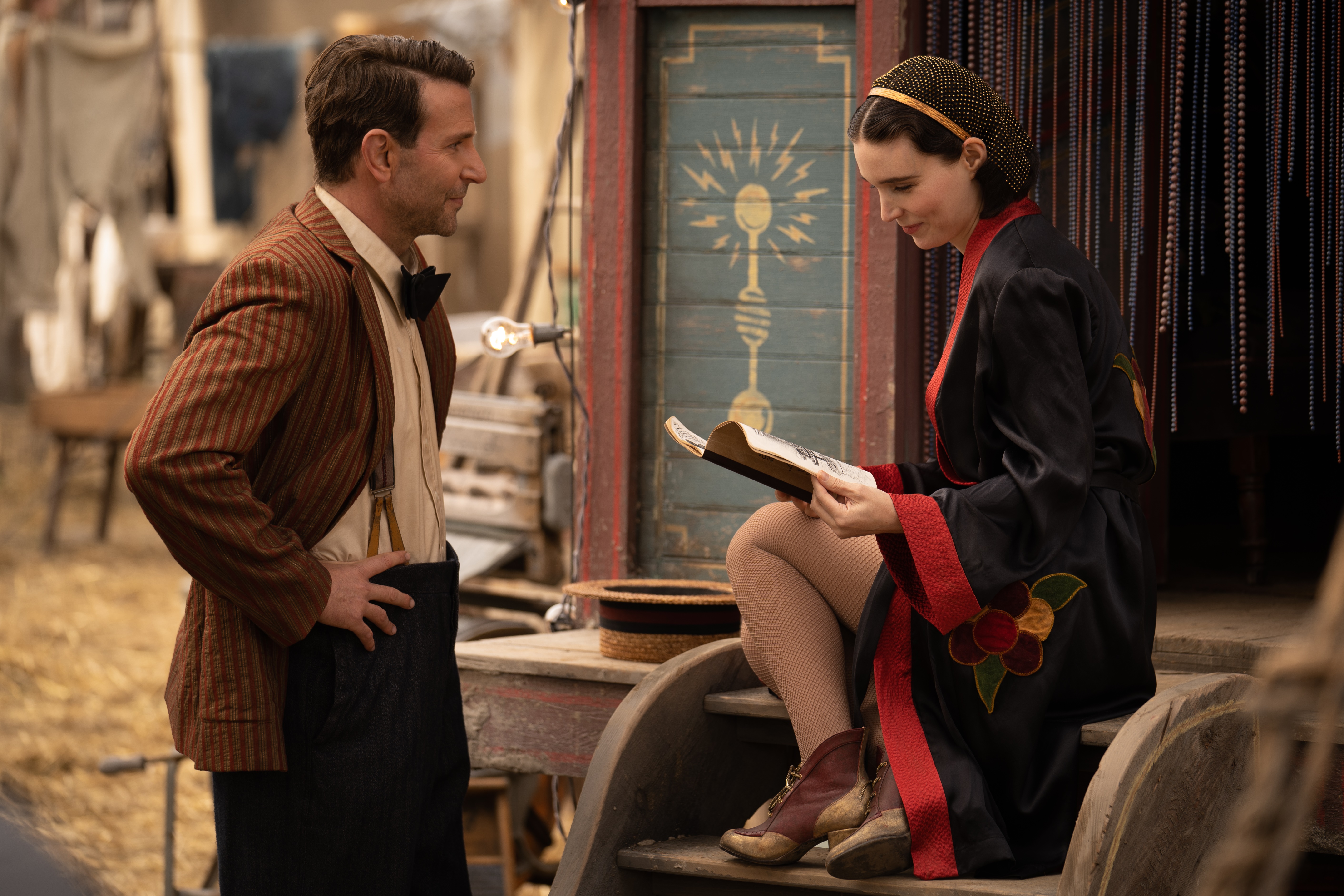 Bradley Cooper and Rooney Mara in Nightmare Alley 4K HD Wallpaper