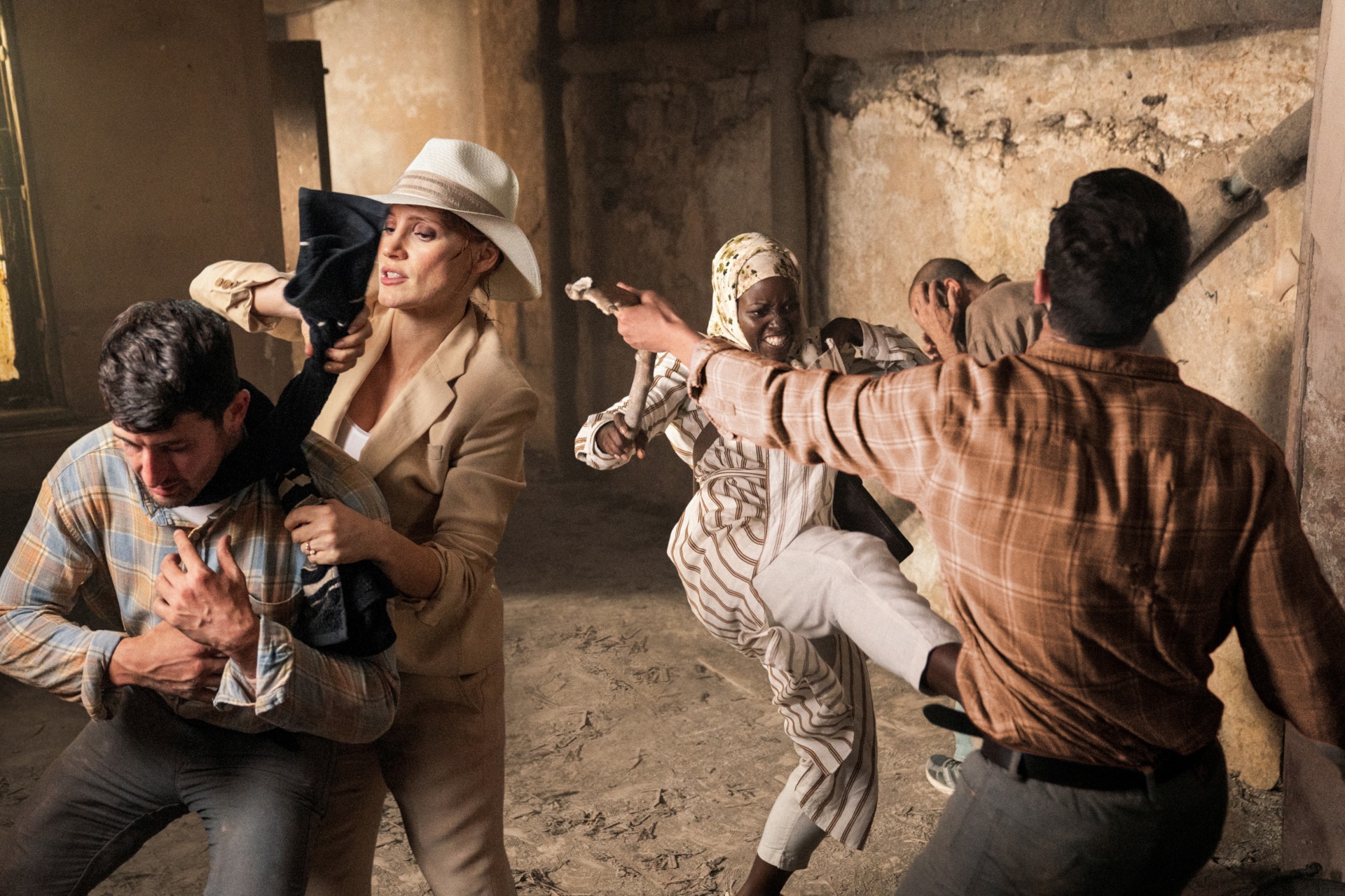 The 355: Lupita Nyong'o and Diane Kruger in action HD Wallpaper